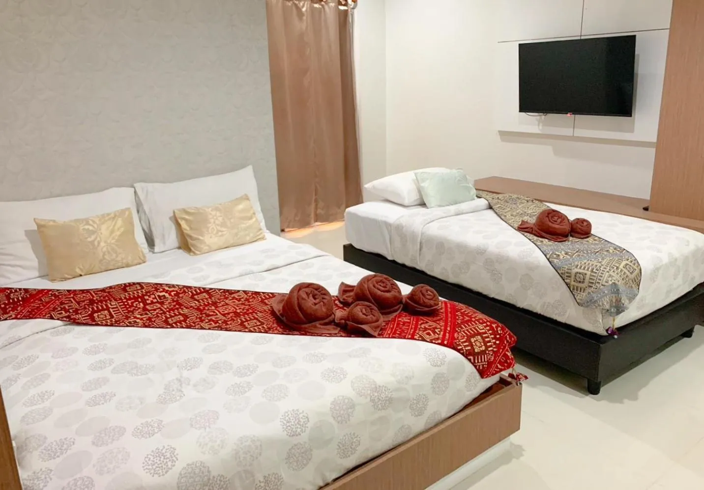 Photo of the whole room, Bed in The Infinity Suite Chiangrai