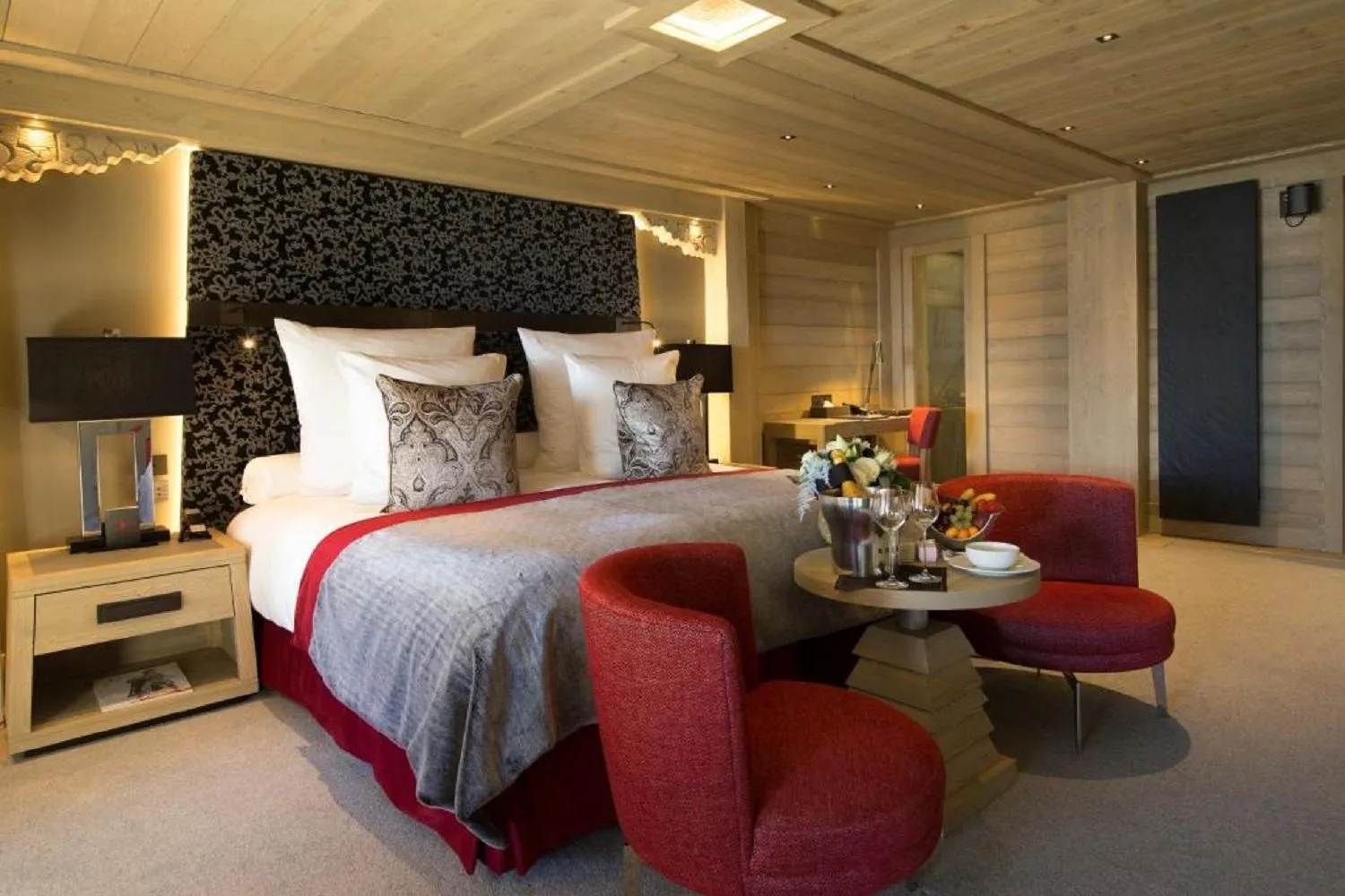 Bedroom, Bed in Hotel Le K2 Altitude