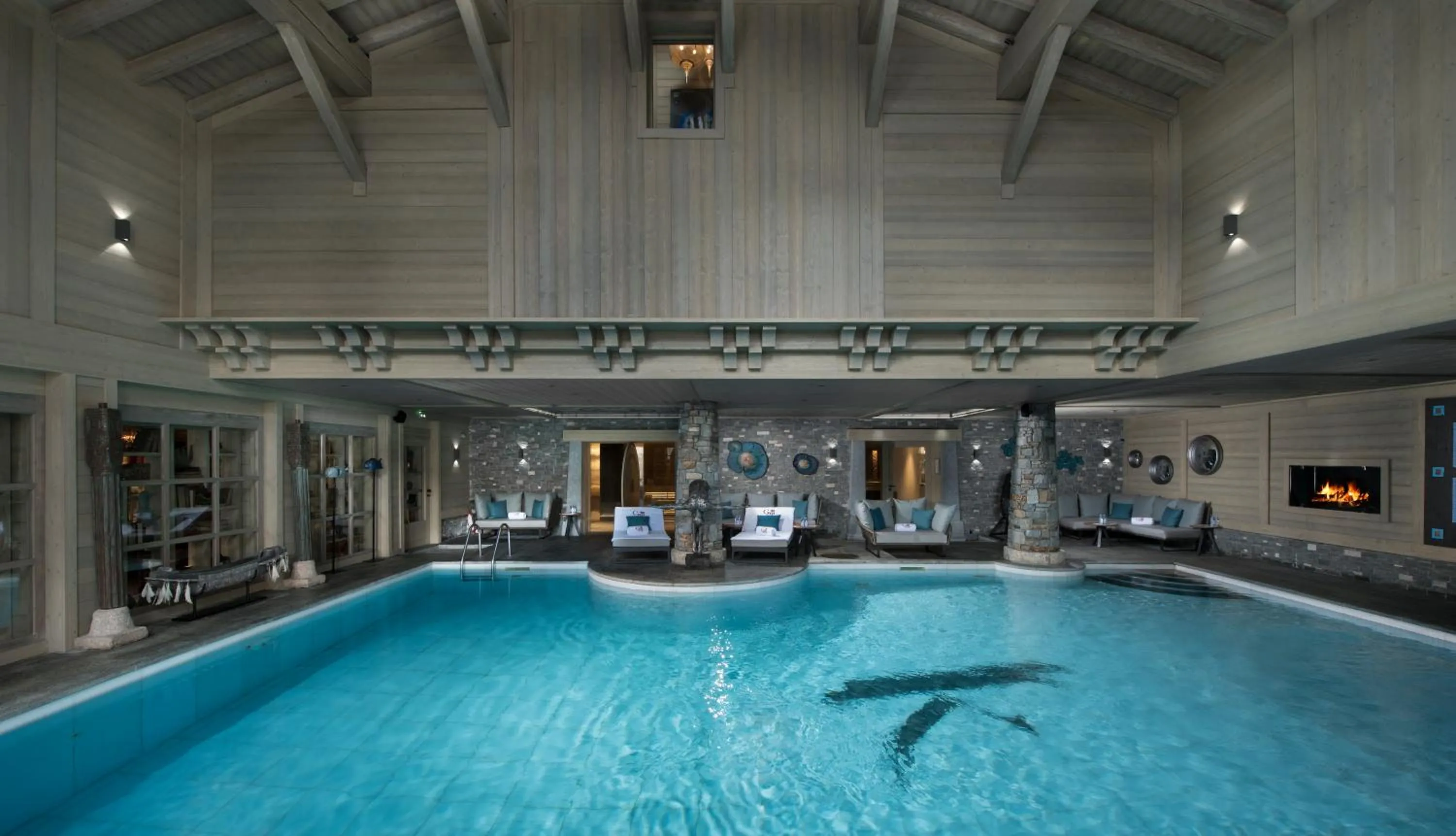 Swimming pool in Hotel Le K2 Altitude