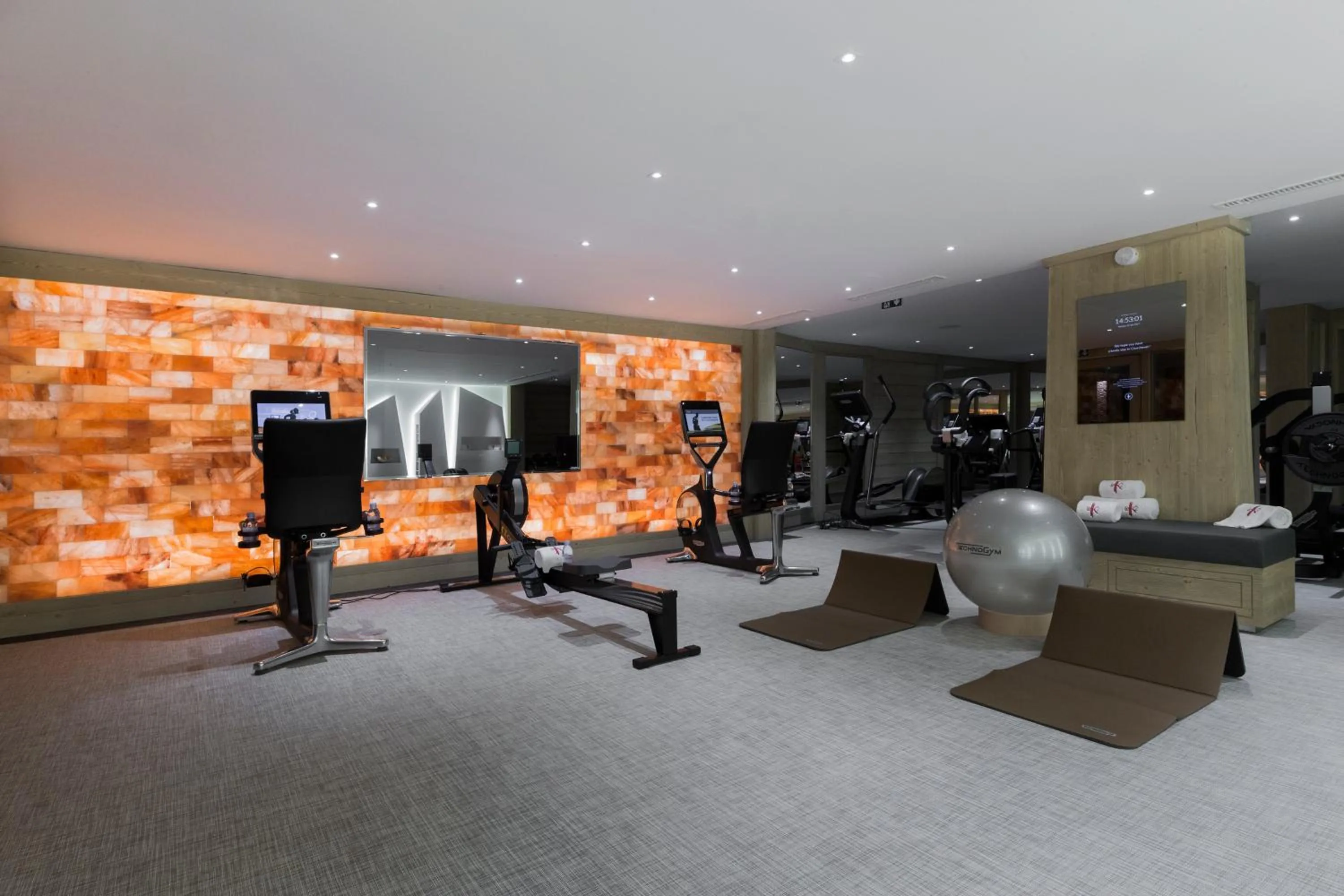 Fitness centre/facilities in Hotel Le K2 Altitude