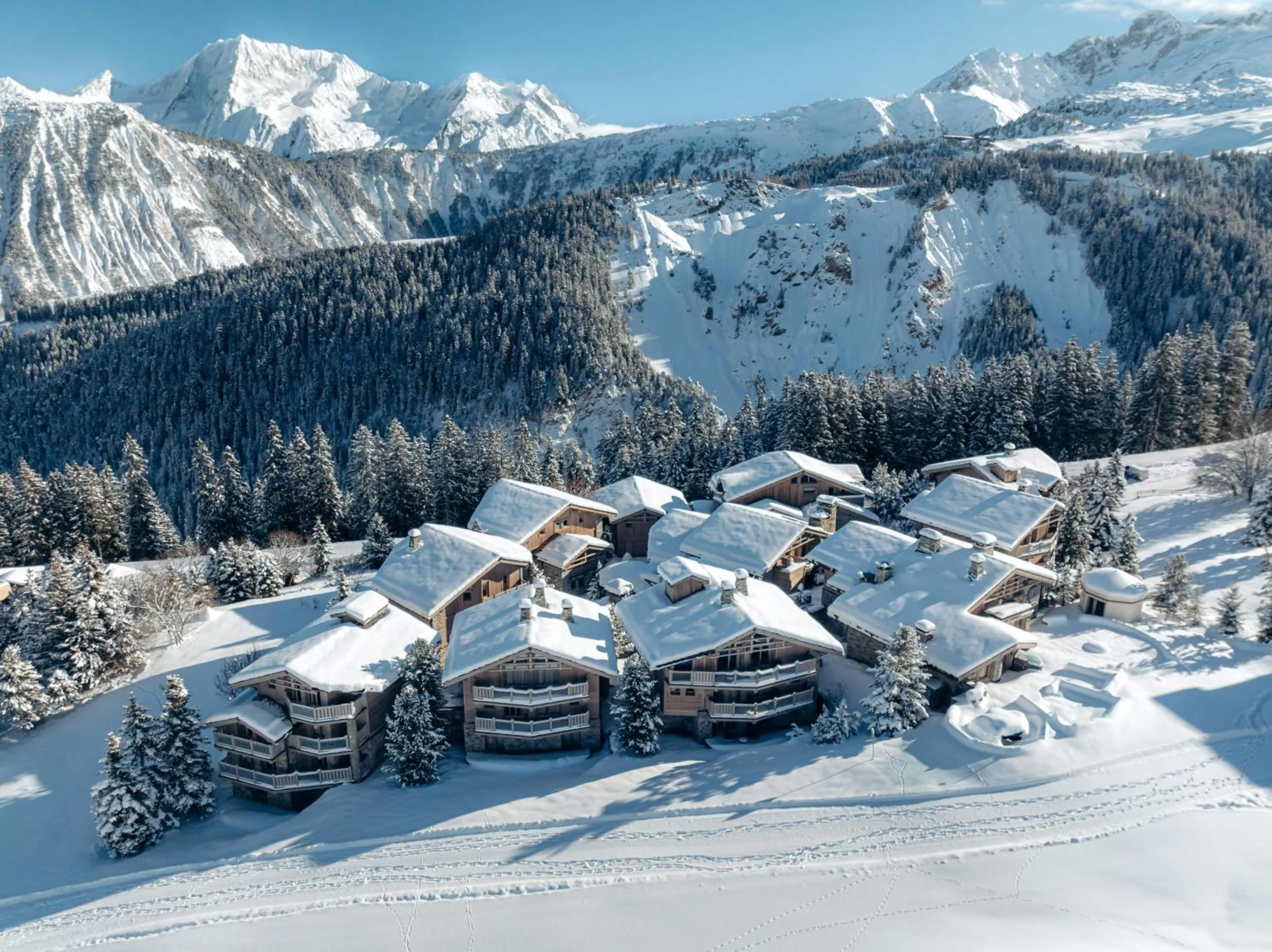 Property building in Hotel Le K2 Altitude