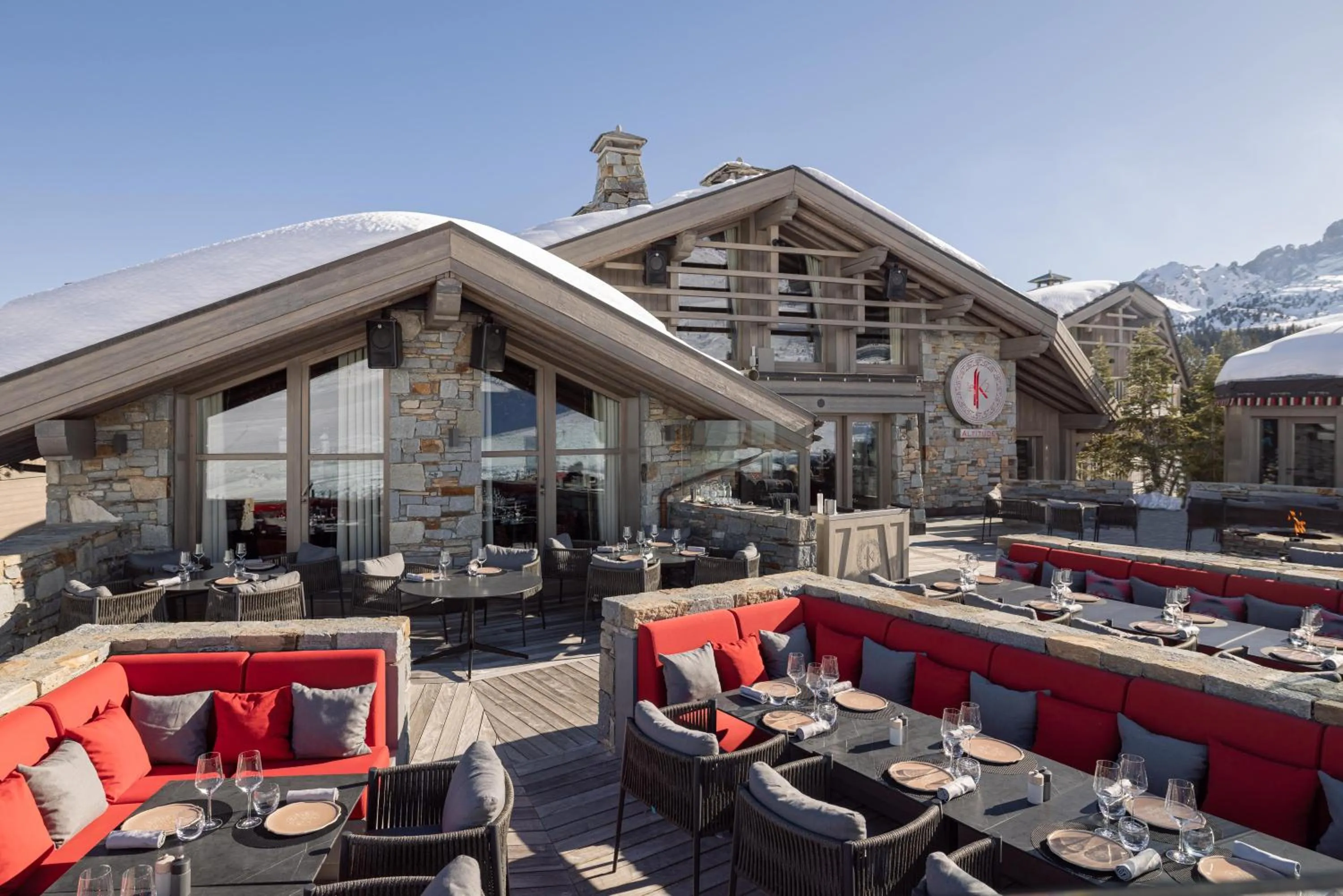 Patio in Hotel Le K2 Altitude