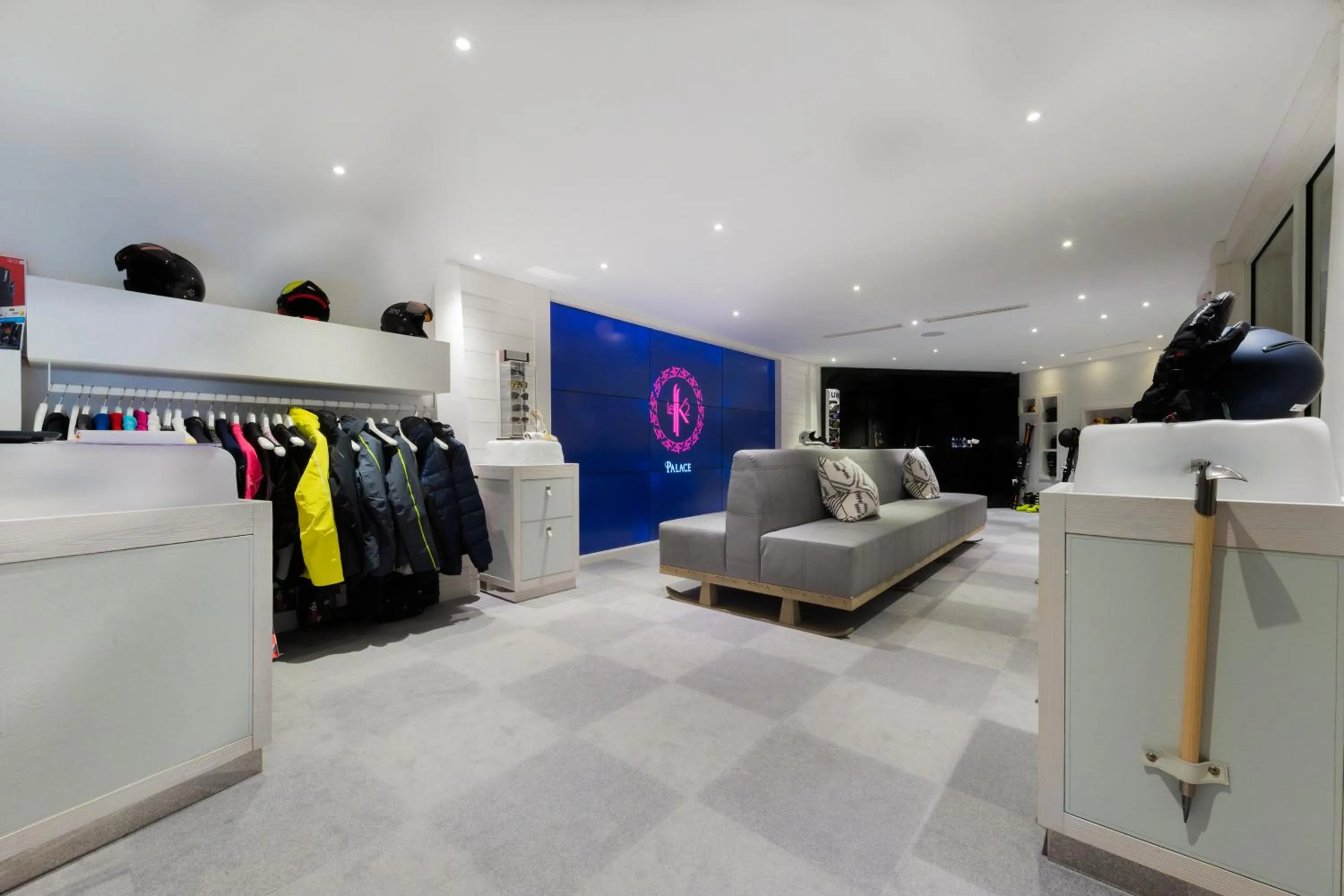 On-site shops in Hotel Le K2 Altitude