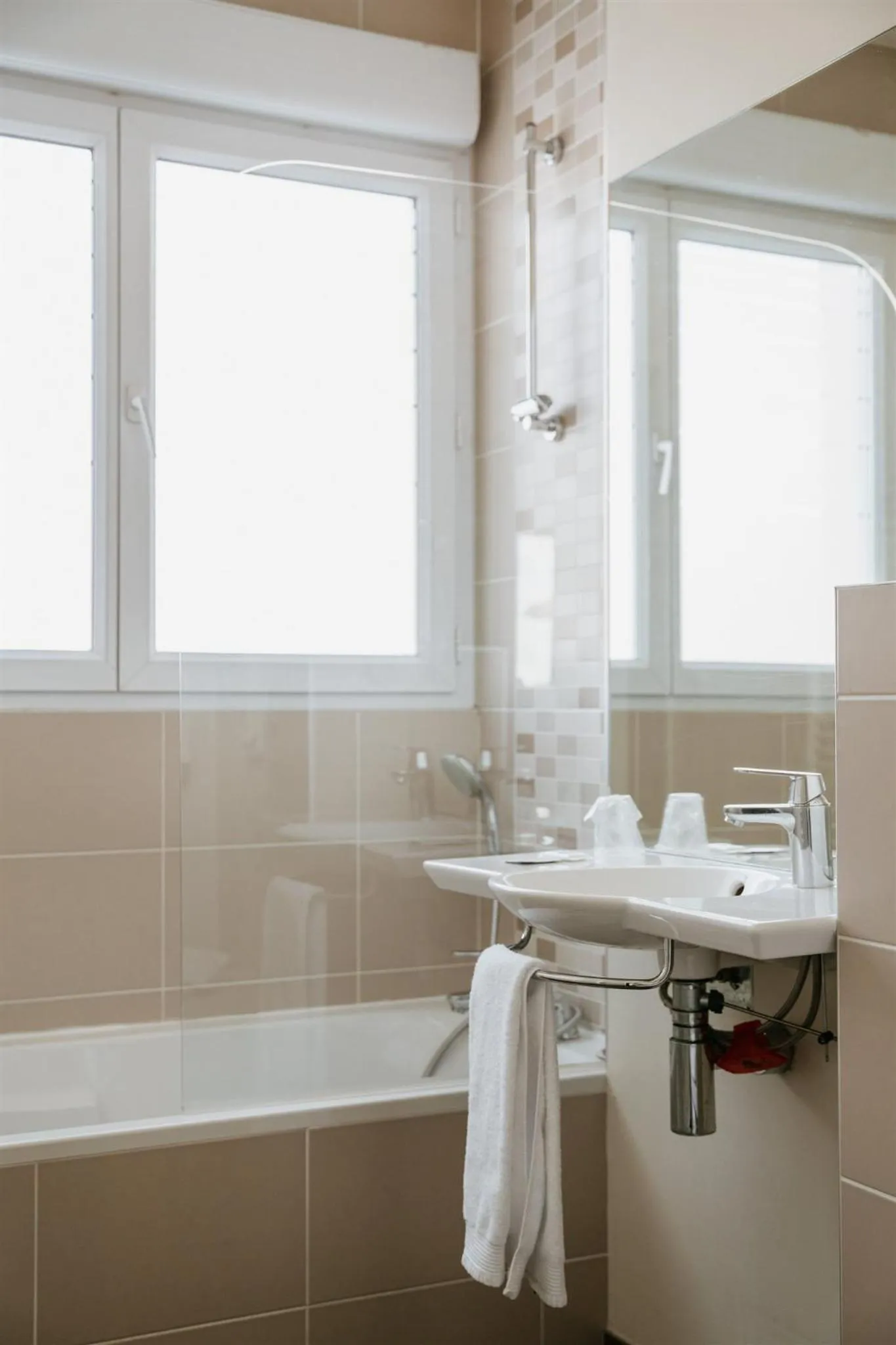 Bathroom in Hotel-Restaurant La Caborne