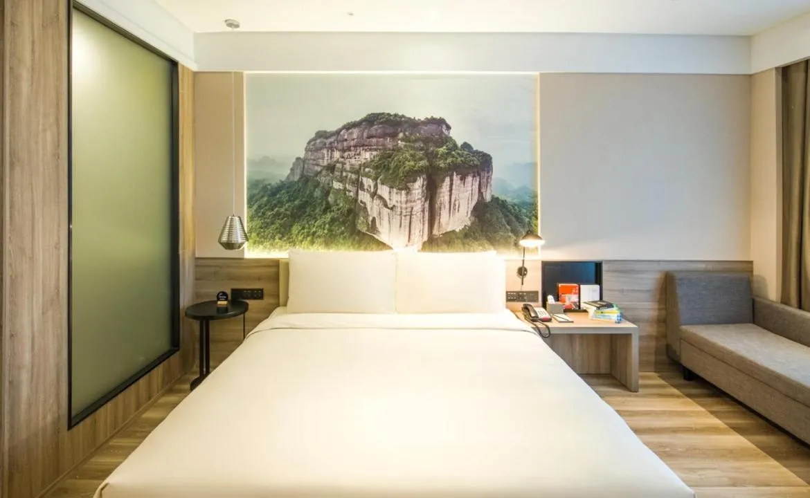 Bed in Atour Hotel Foshan Nanhai Qiandeng Lake Guicheng