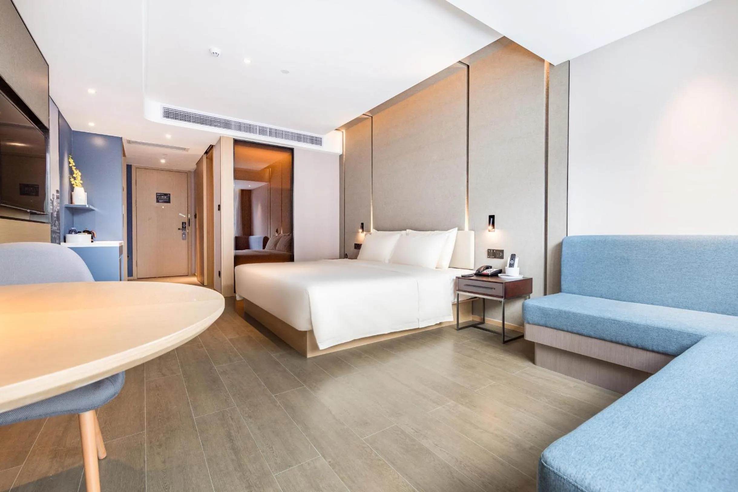 Bed in Atour Hotel Zhongshan North Station V-PARK Plaza