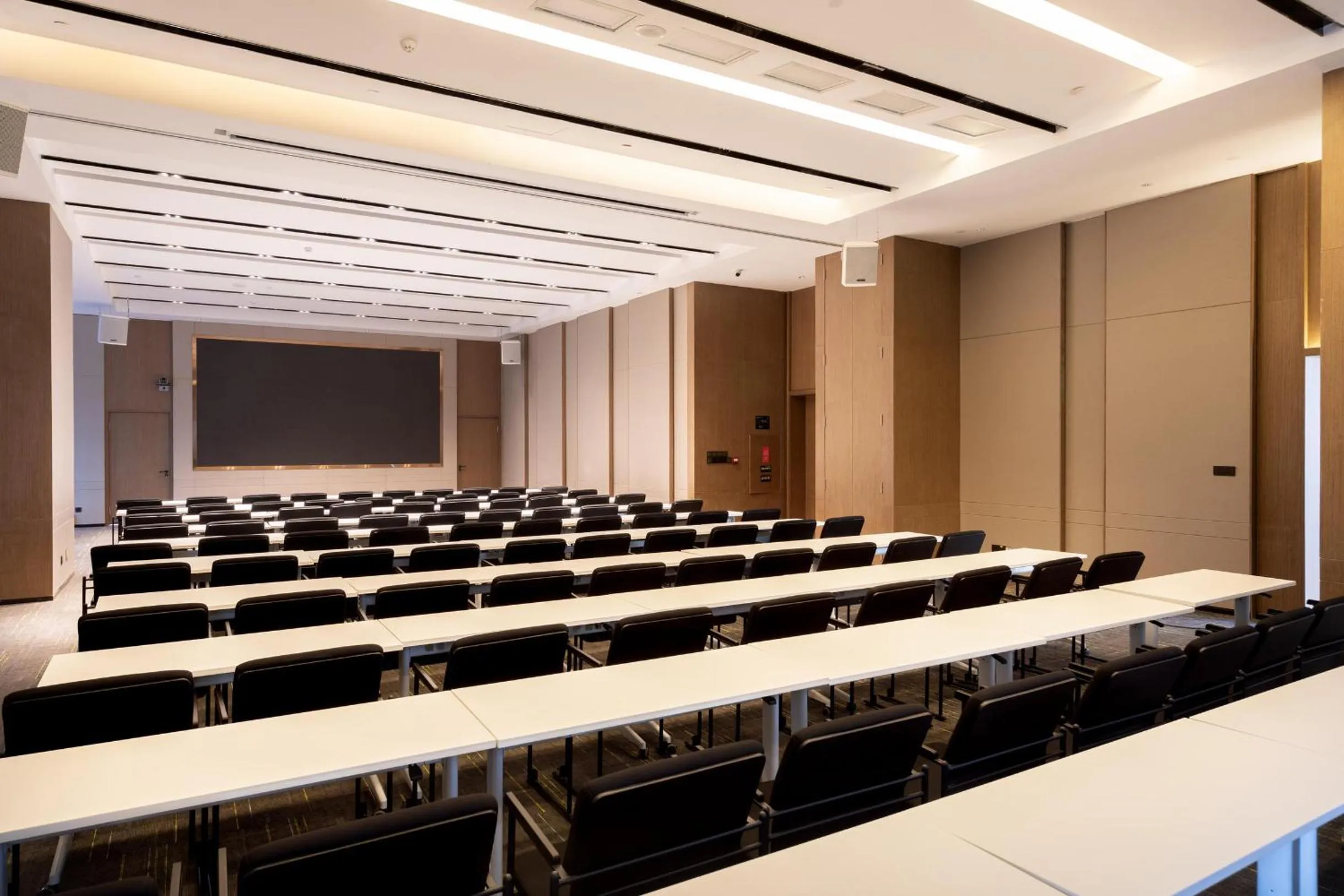 Meeting/conference room in Atour Hotel Zhongshan North Station V-PARK Plaza