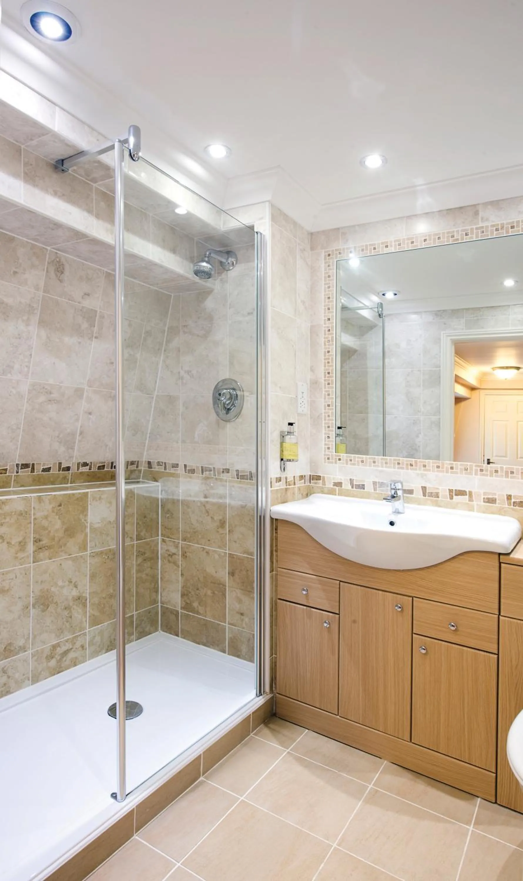 Bathroom in Old Hunstanton Le Strange Arms Hotel