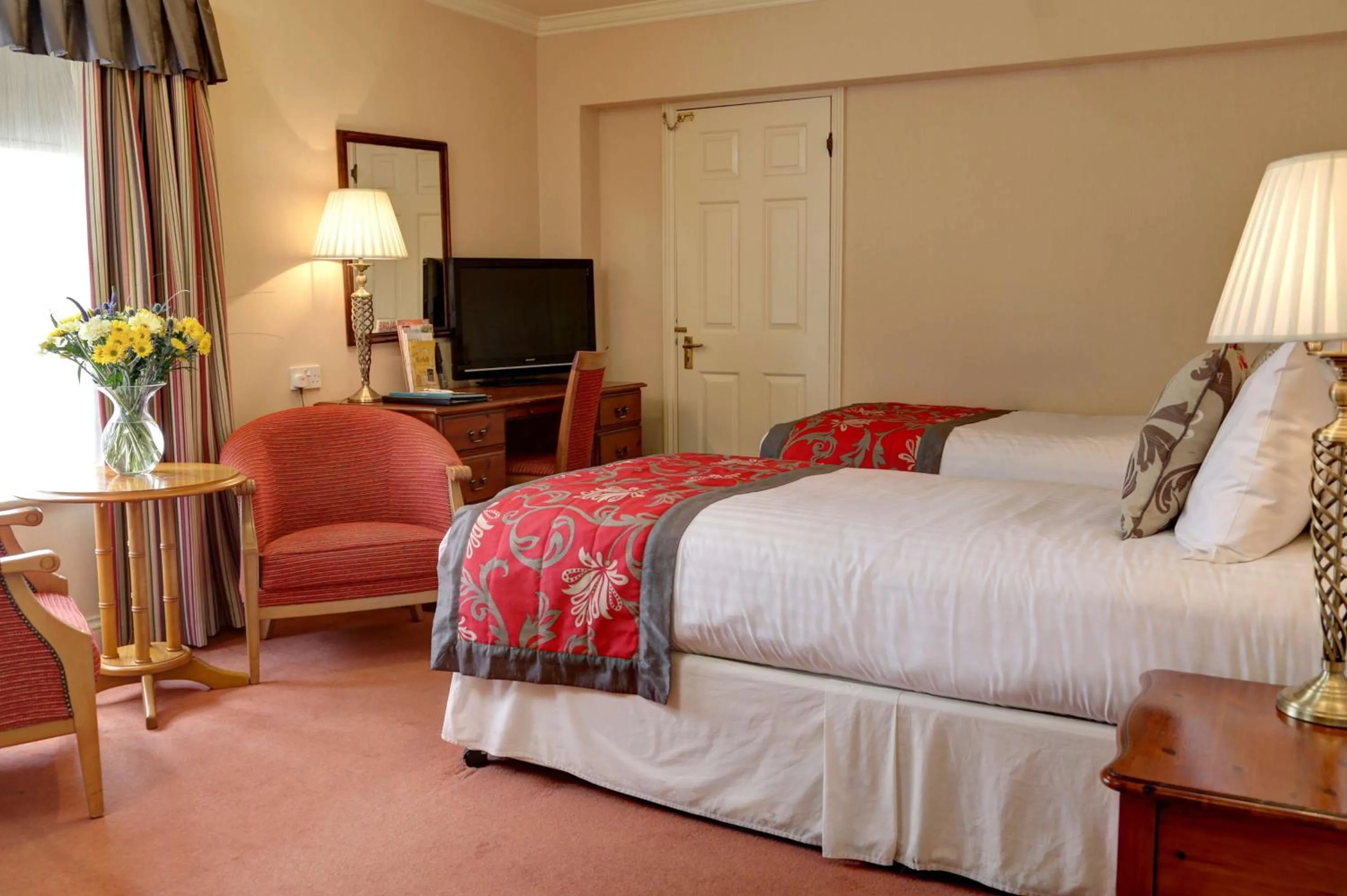 Photo of the whole room, Bed in Old Hunstanton Le Strange Arms Hotel