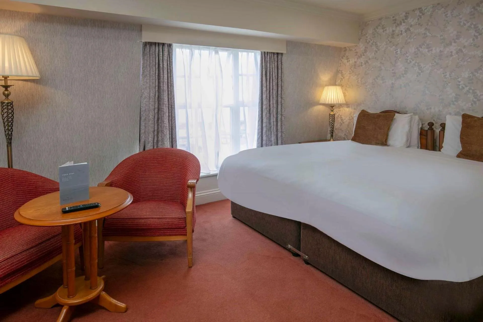 Bedroom, Bed in Old Hunstanton Le Strange Arms Hotel