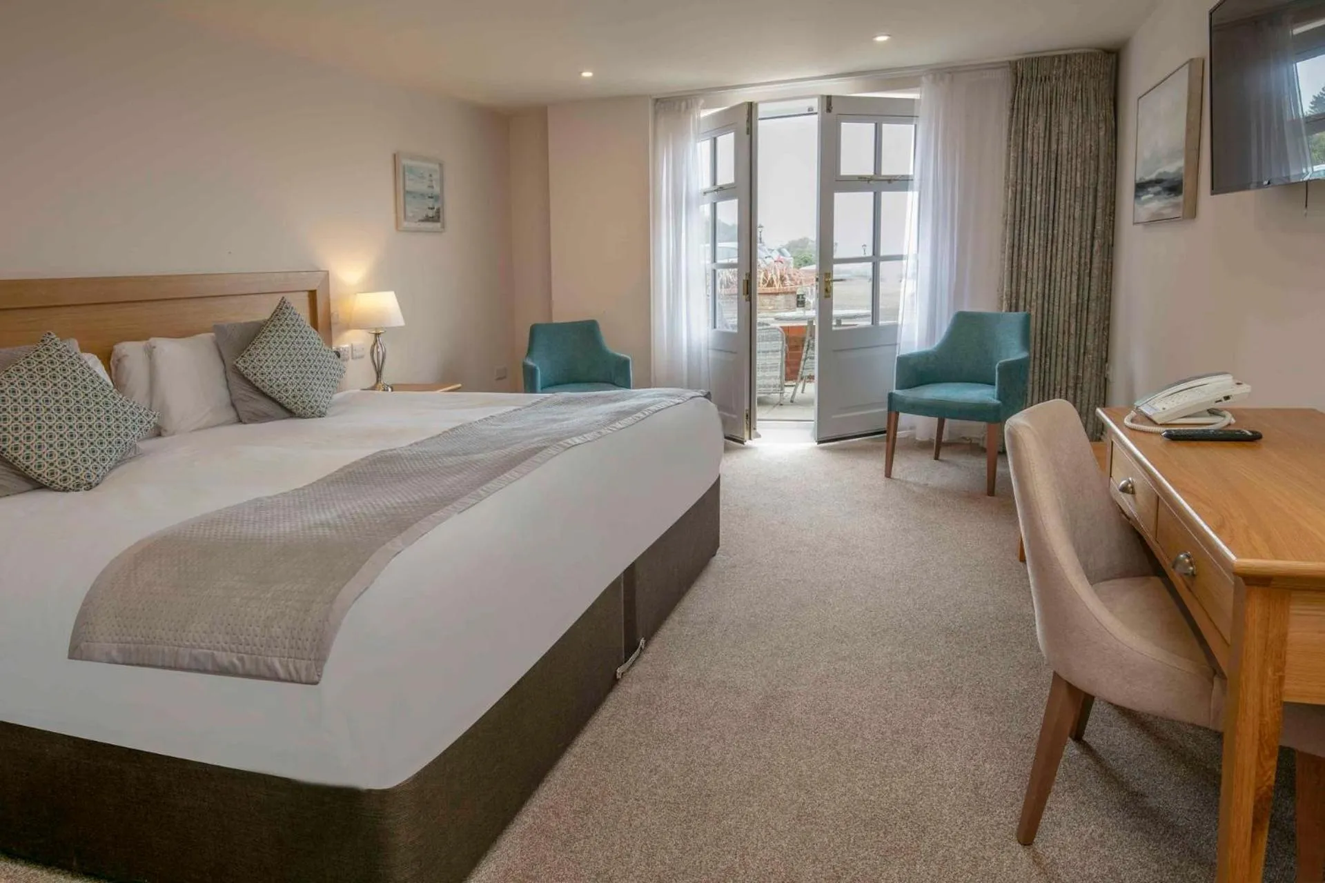 Bedroom, Bed in Old Hunstanton Le Strange Arms Hotel