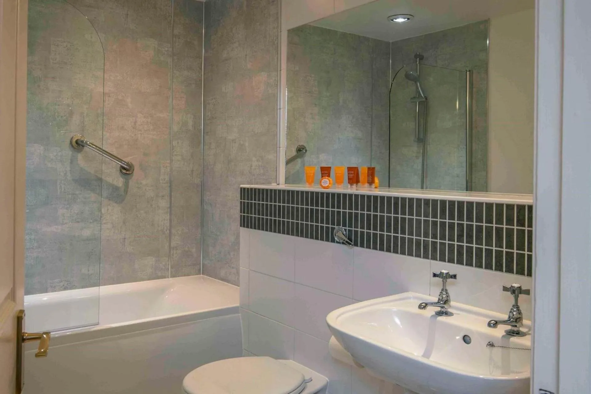 Bathroom in Old Hunstanton Le Strange Arms Hotel