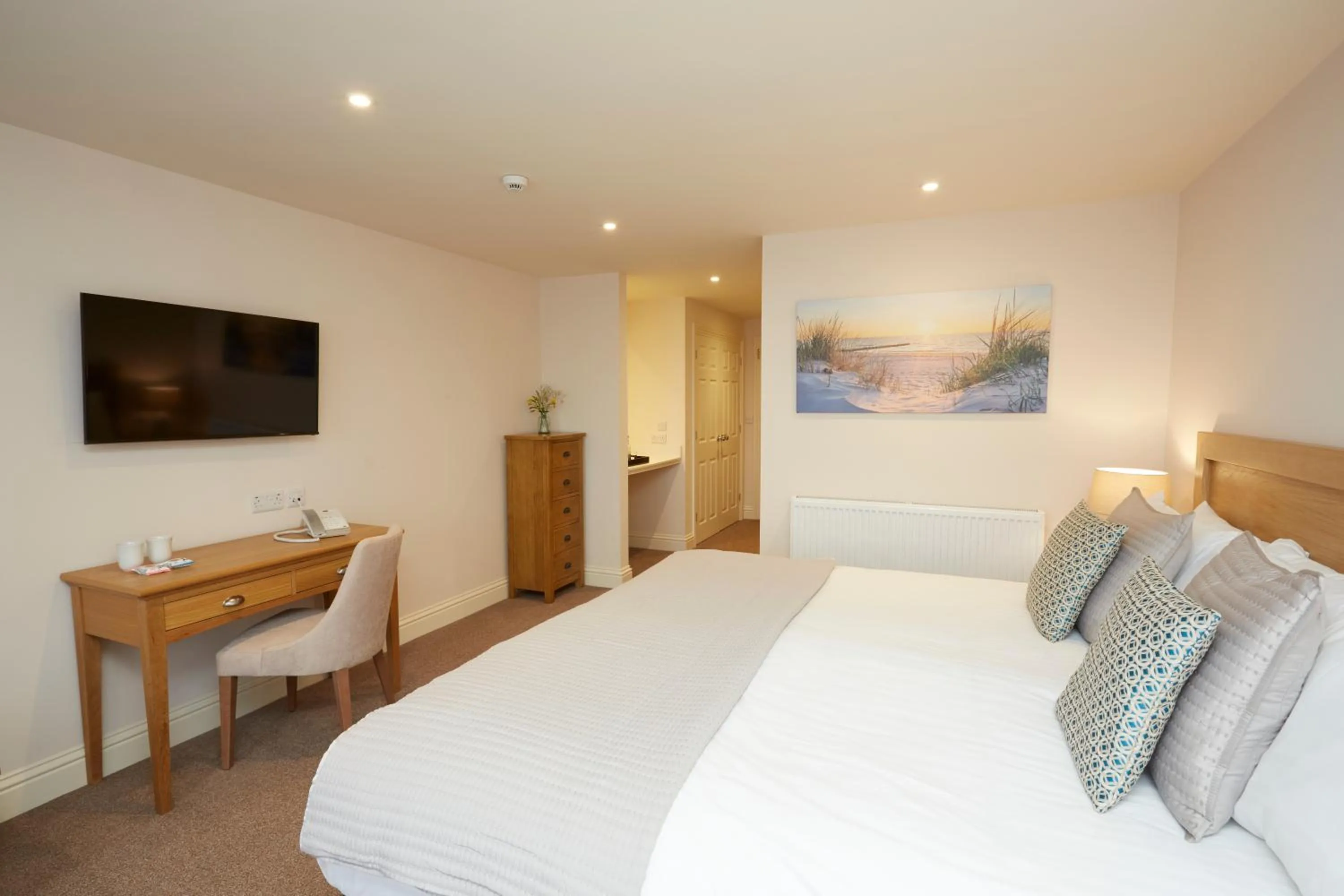 Bedroom, Bed in Old Hunstanton Le Strange Arms Hotel