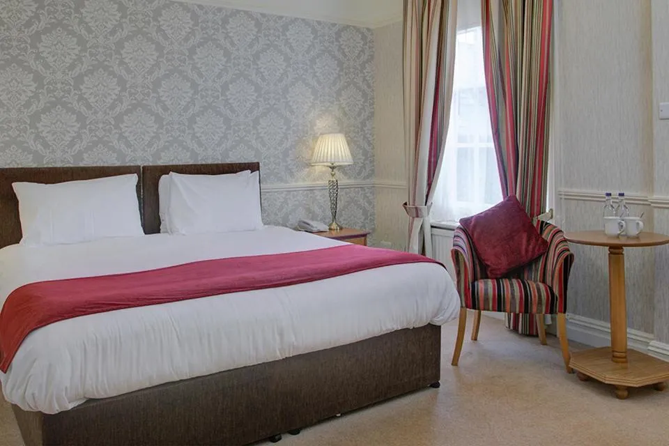 Bedroom, Bed in Old Hunstanton Le Strange Arms Hotel