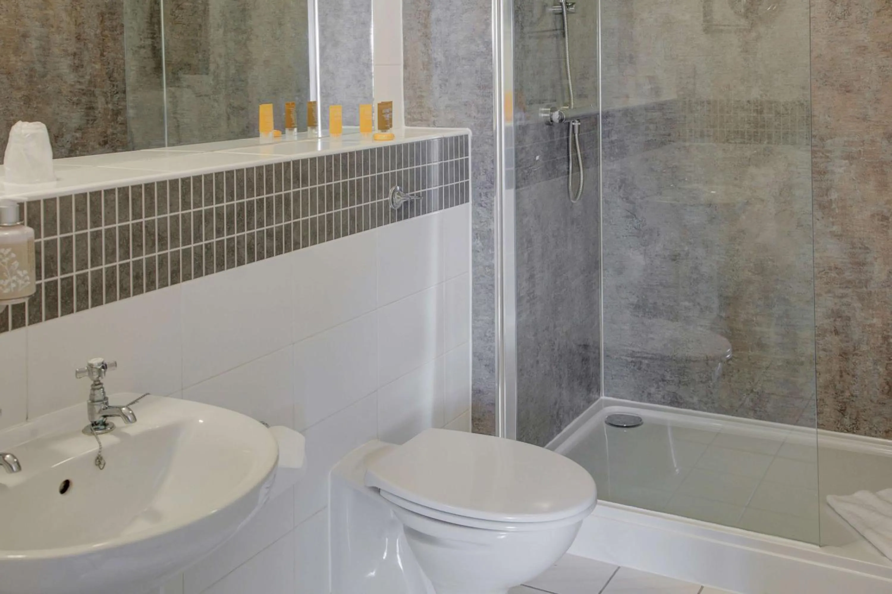 Photo of the whole room in Old Hunstanton Le Strange Arms Hotel