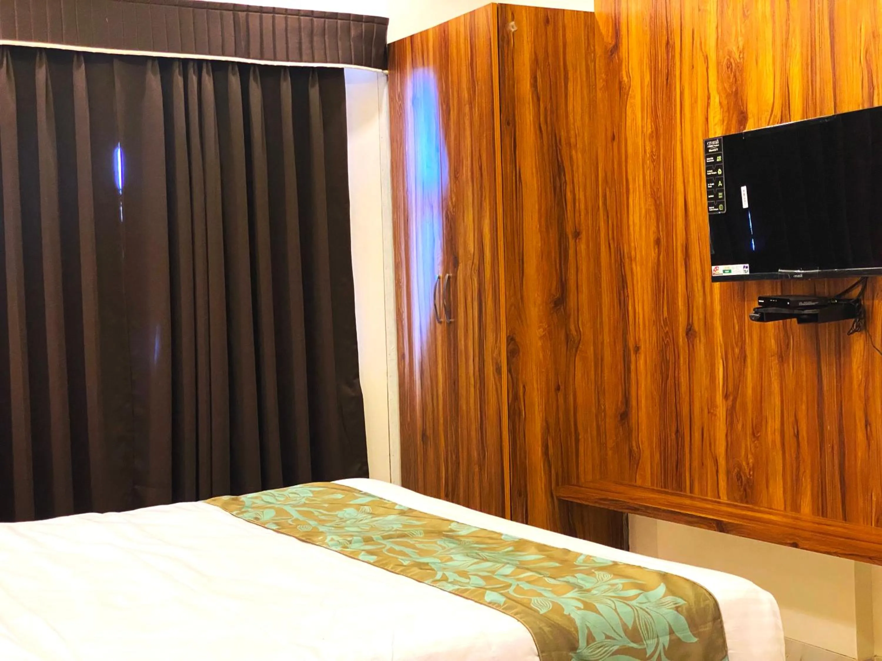 TV and multimedia in The Grand Sarovar Inn And Suites