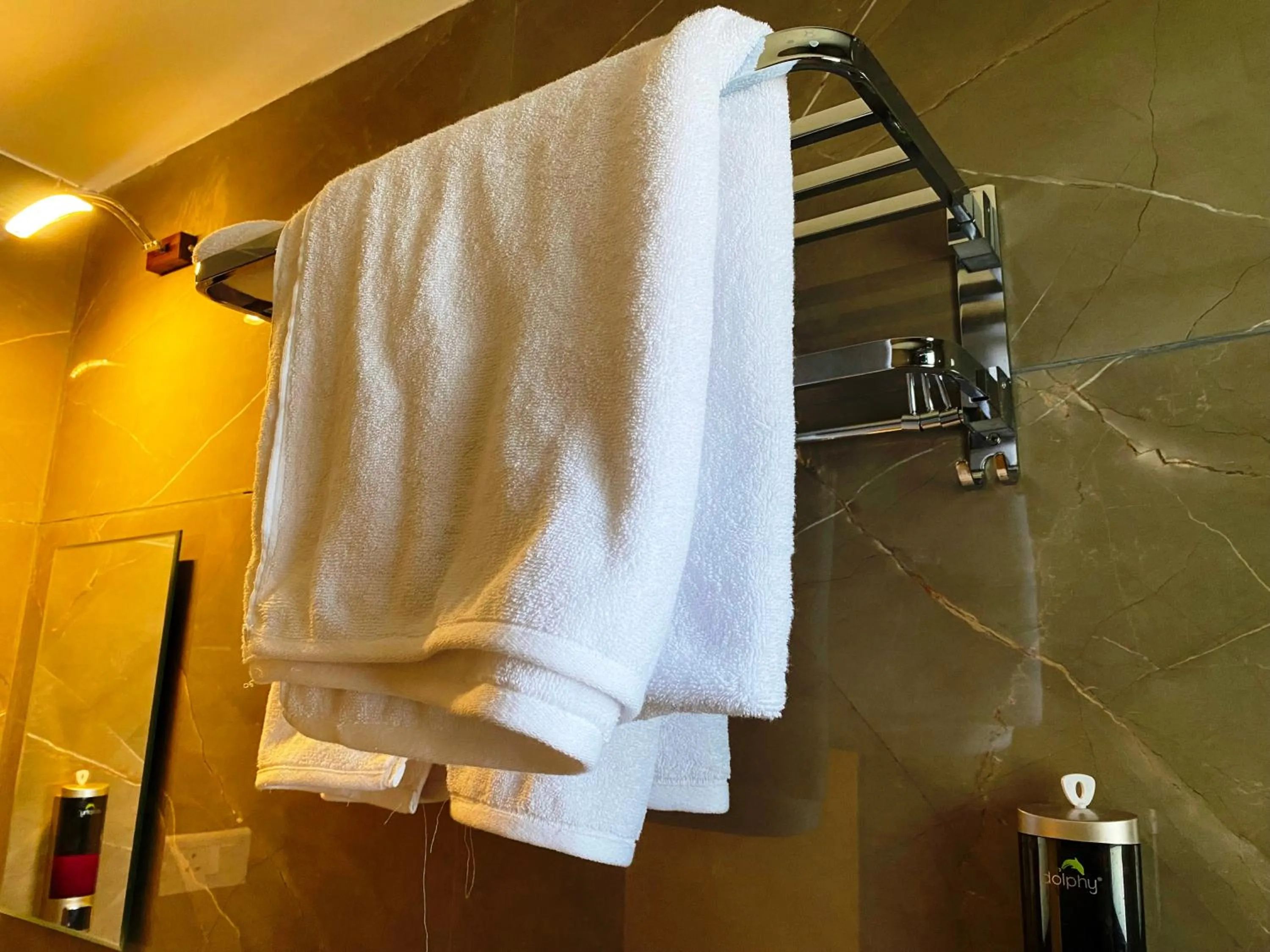 The Grand Sarovar Inn And Suites