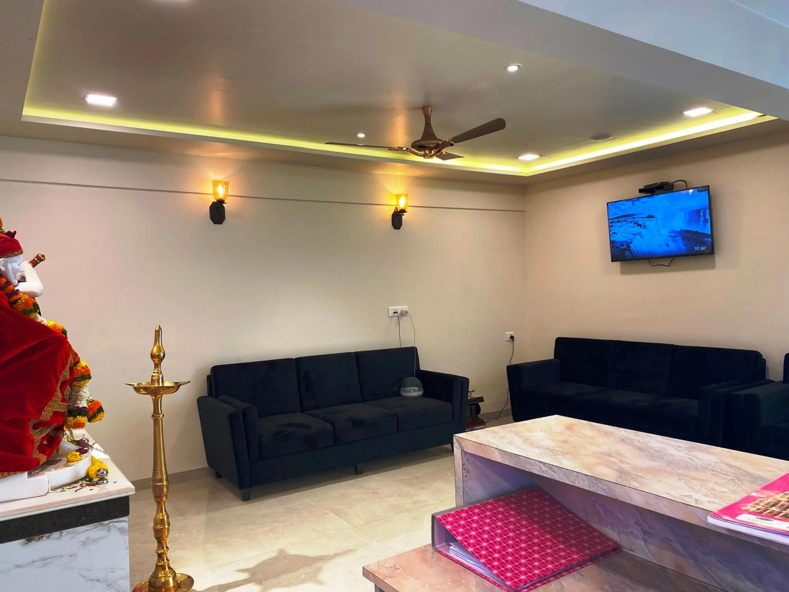 Lobby or reception in The Grand Sarovar Inn And Suites