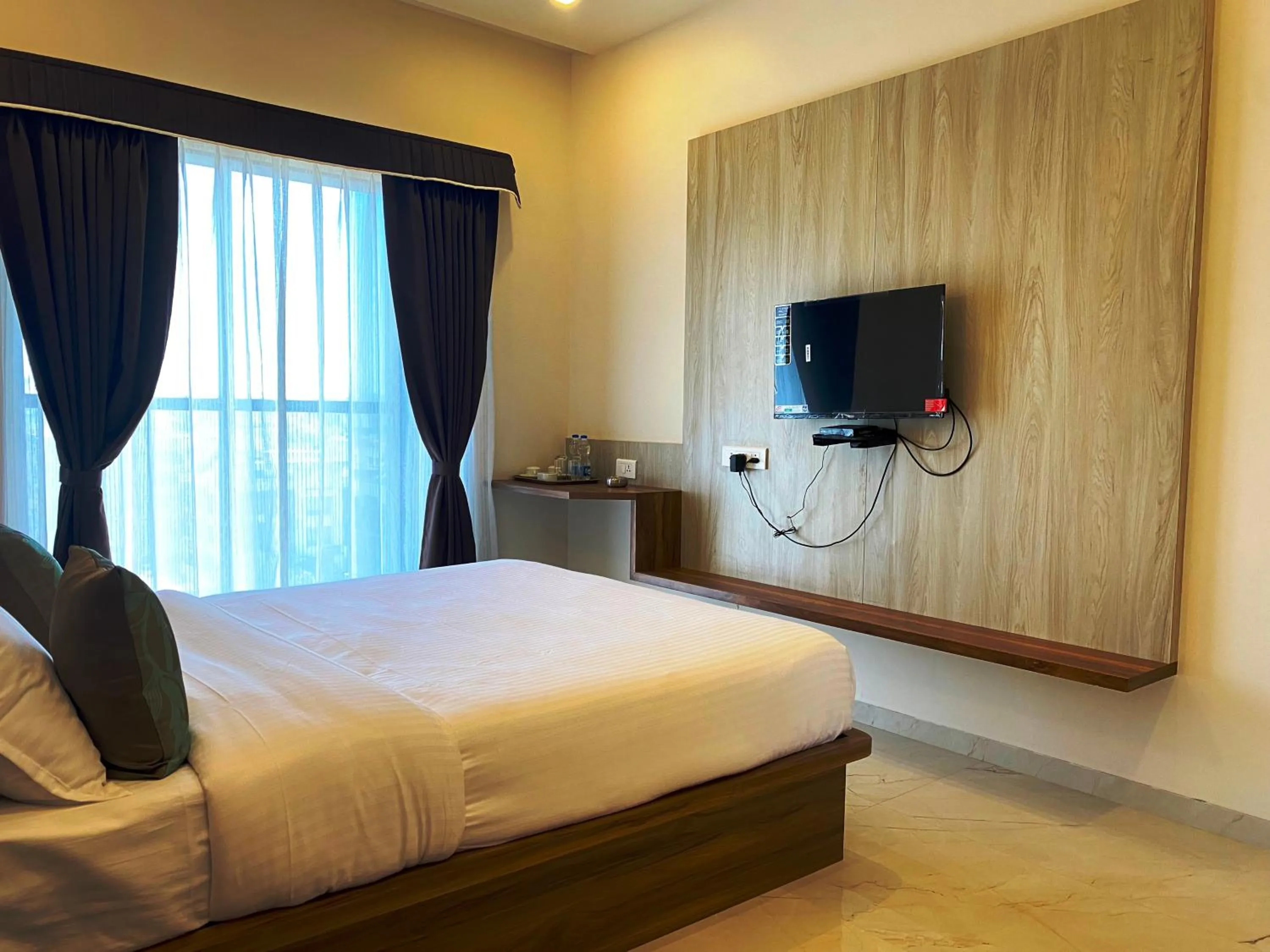 The Grand Sarovar Inn And Suites