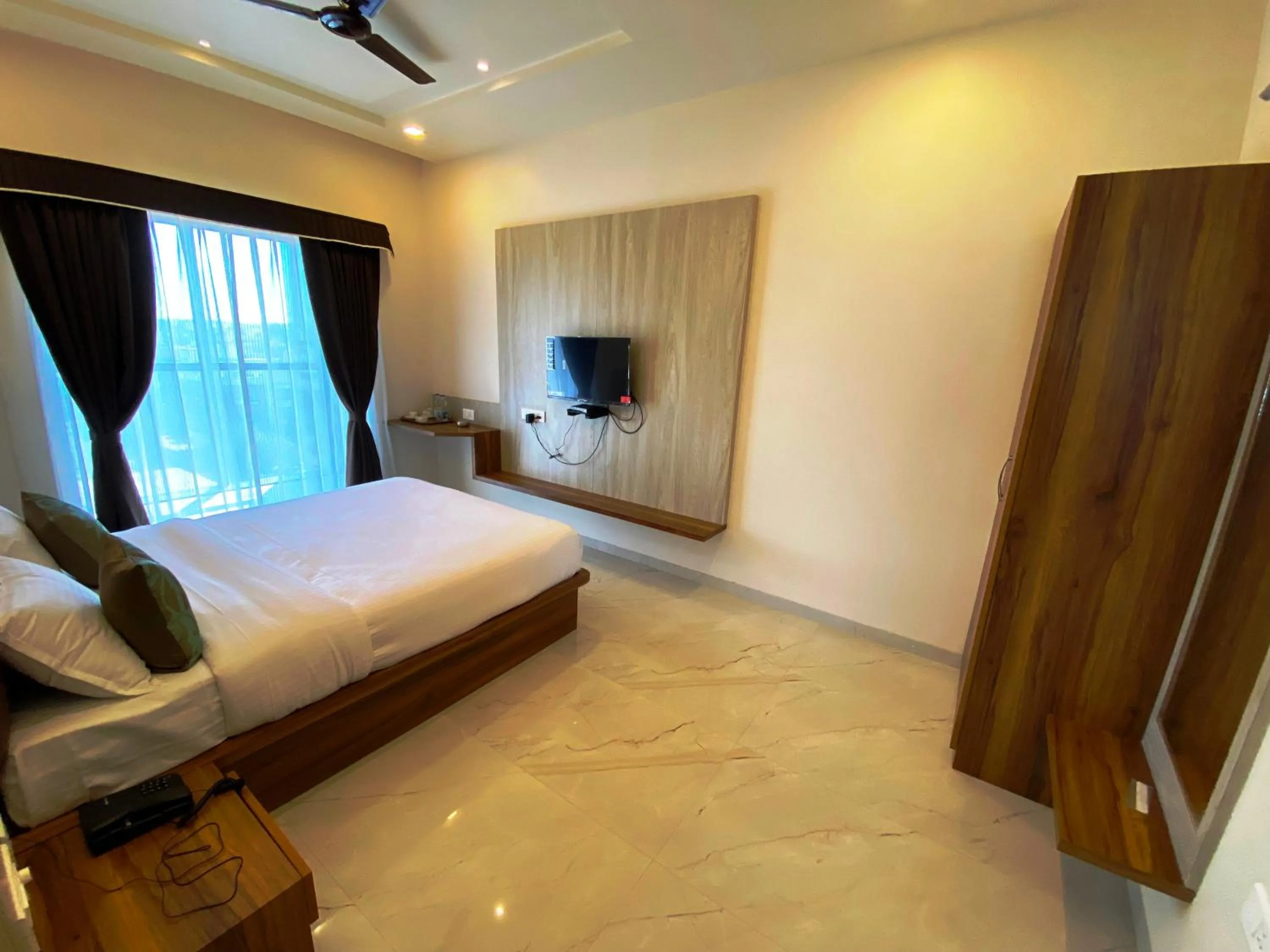 Bed in The Grand Sarovar Inn And Suites