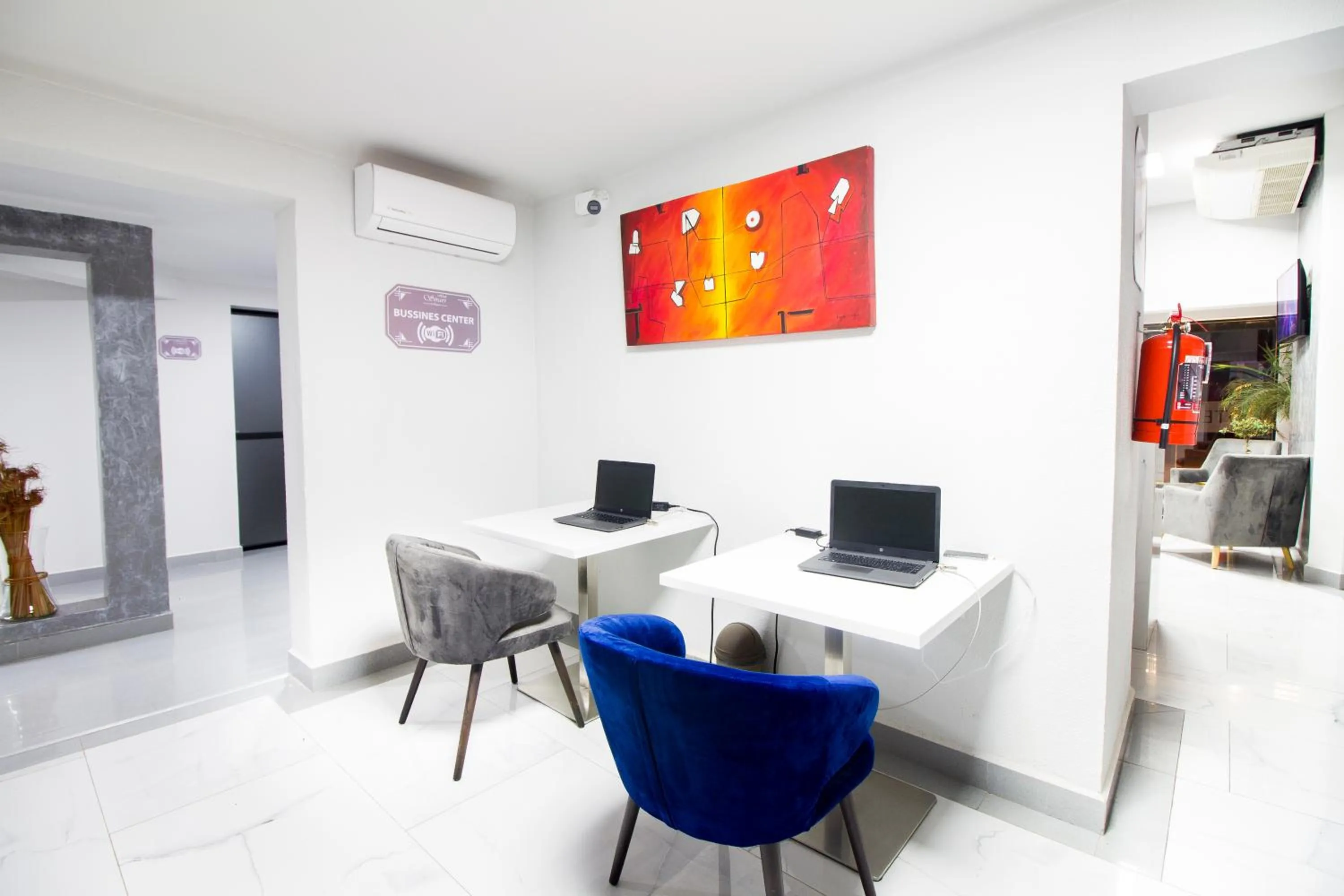 Business facilities in Hotel Sirari By Regina