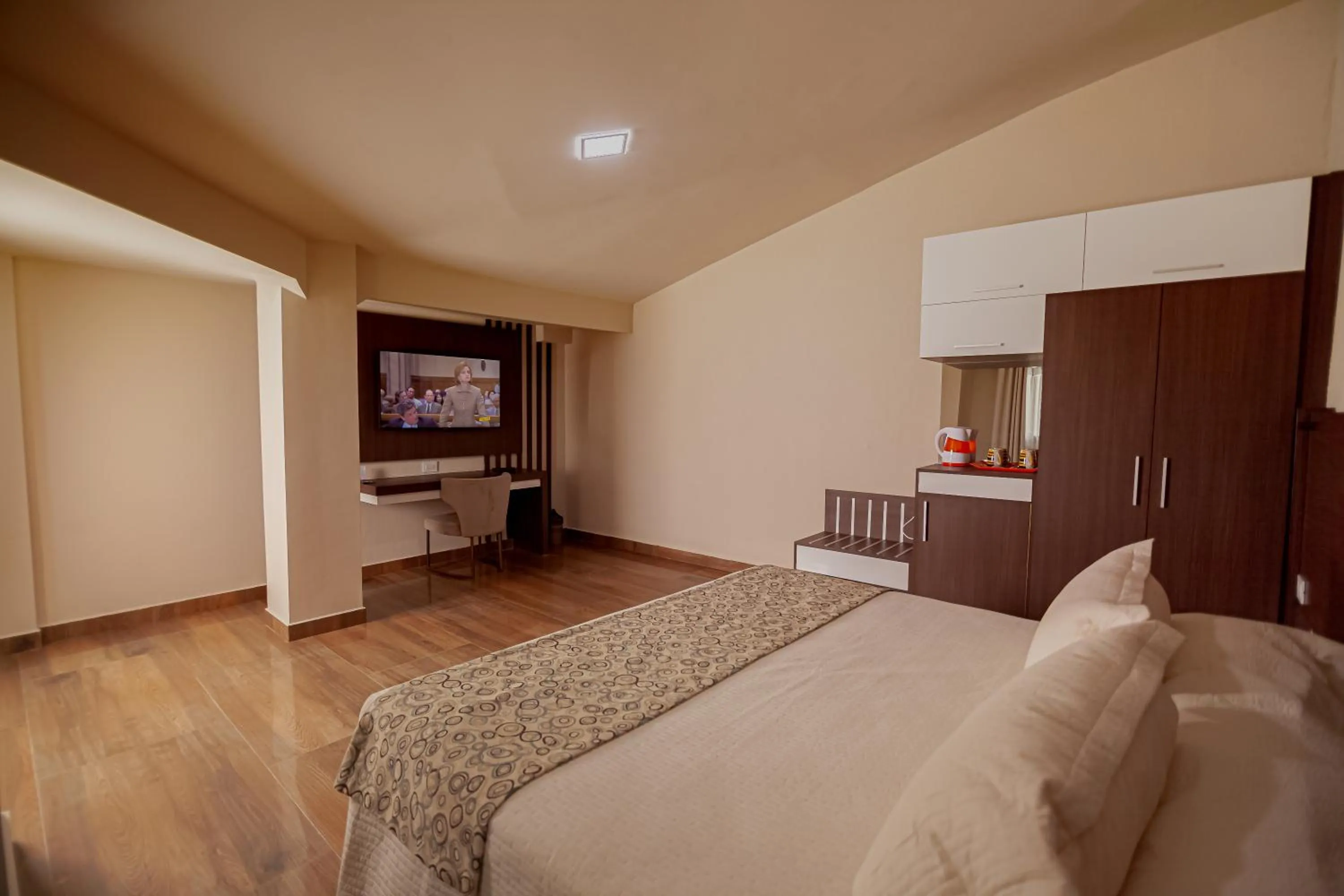 TV and multimedia, Bed in Hotel Sirari By Regina