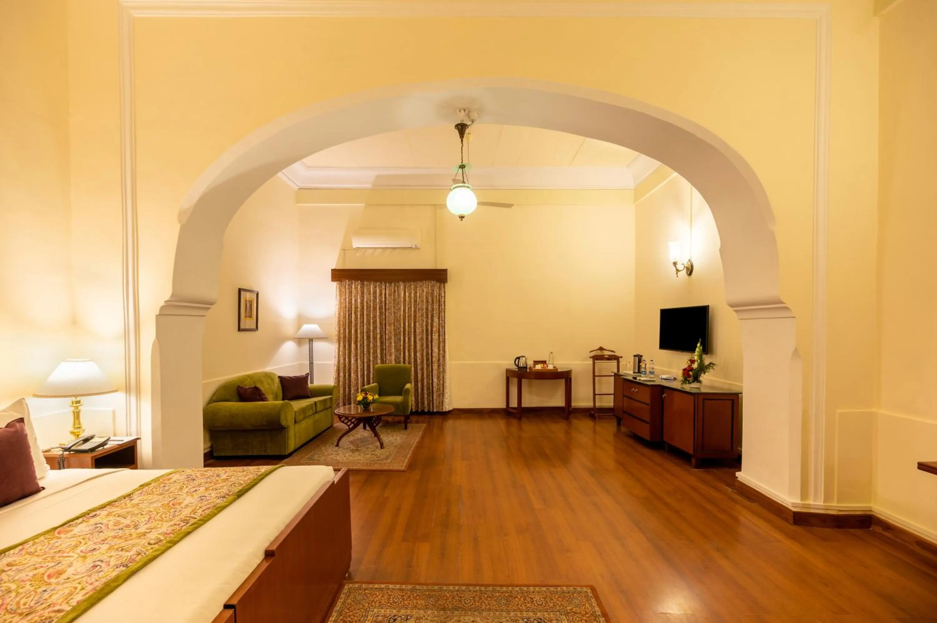 TV and multimedia, Bed in Umed Bhawan Palace, Kotah