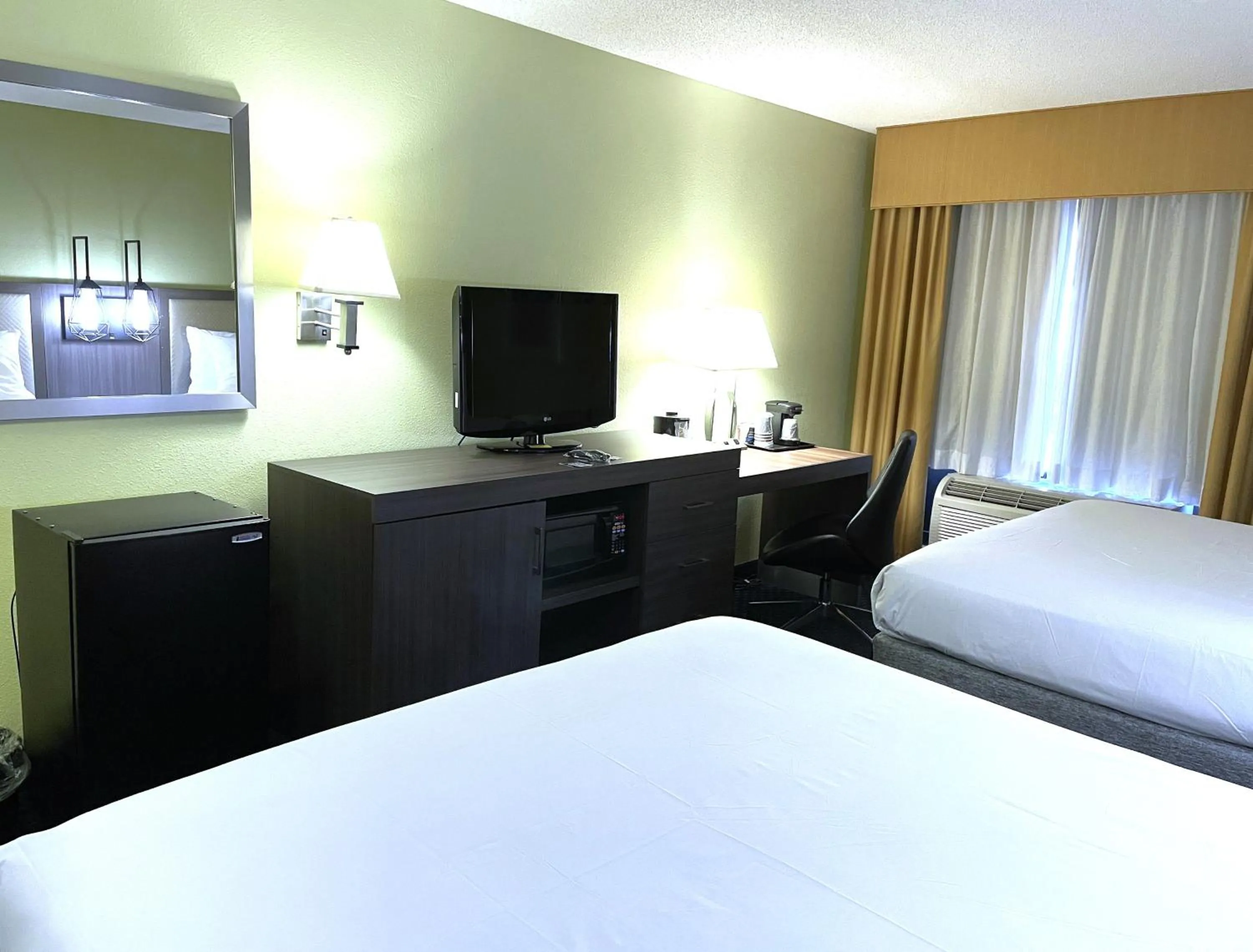 Bed in Park Inn by Radisson Albany