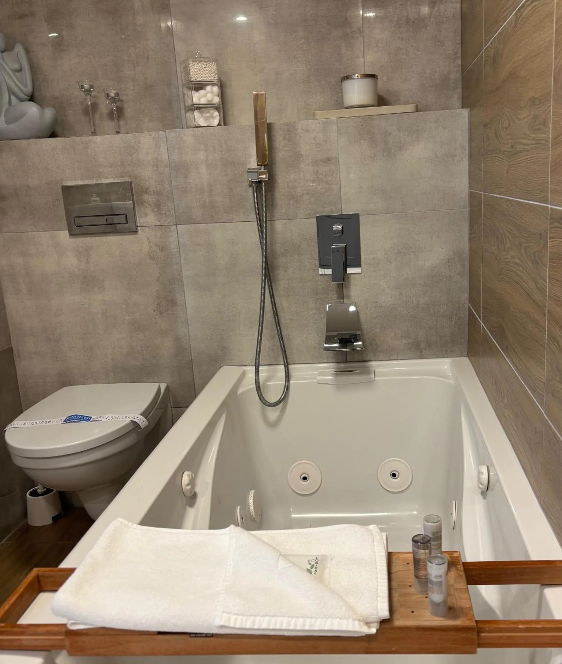 Bath in Cape Cod Veranda