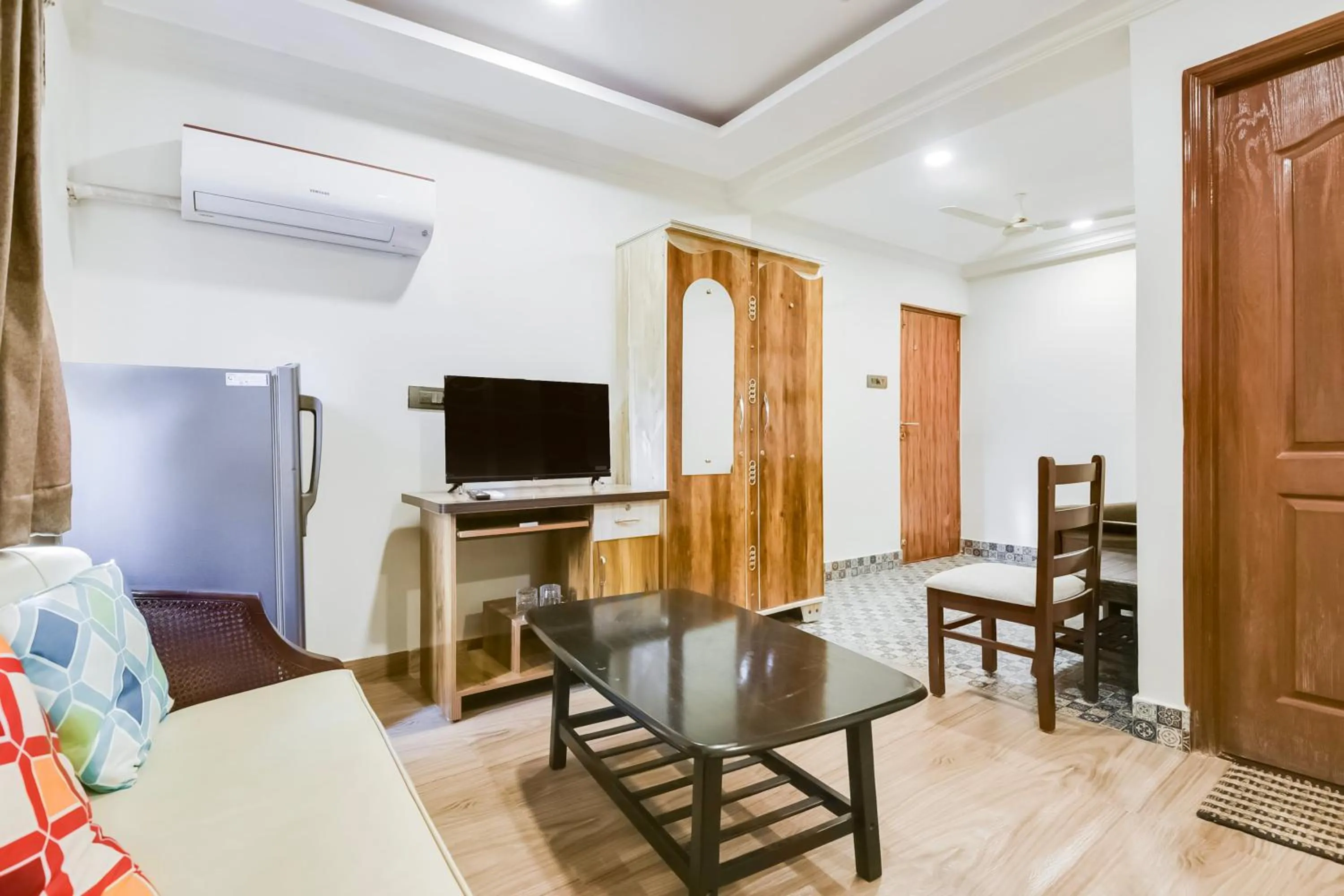 Bedroom in Super Hotel O Dabolim Near Goa International Airport