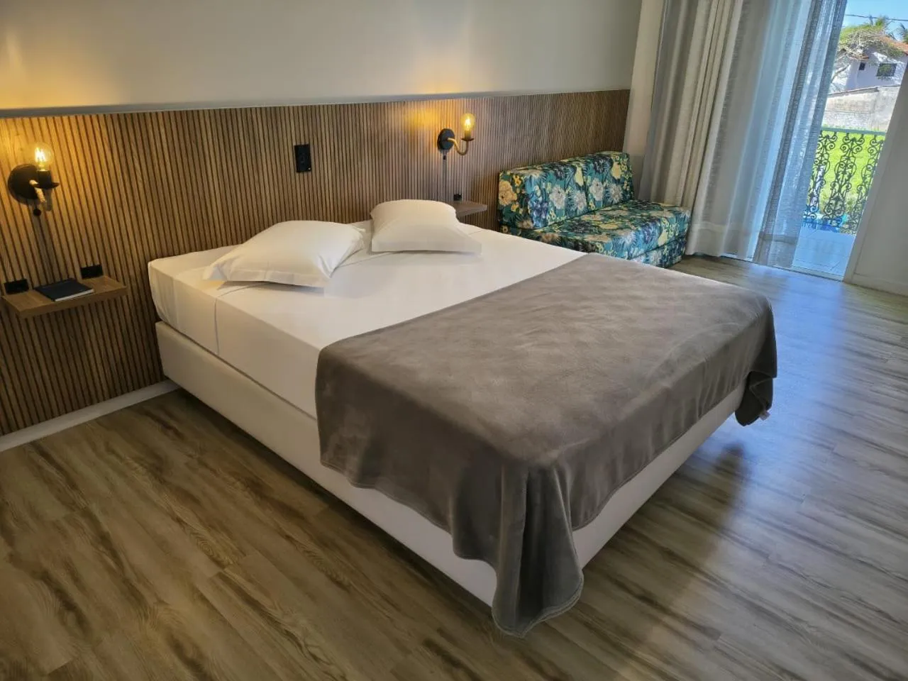 Photo of the whole room, Bed in Hotel Porto de Paz - Shantiniketan