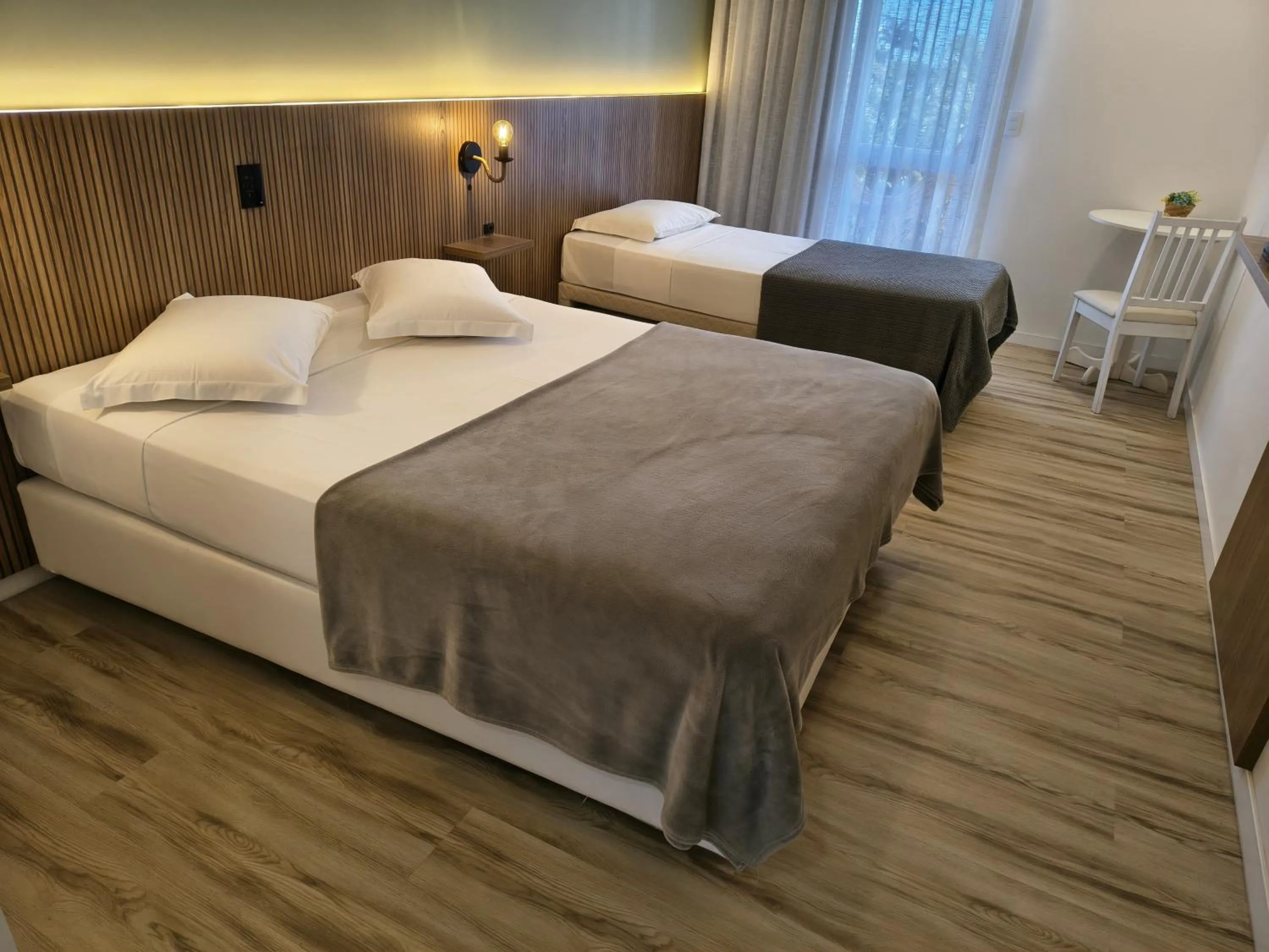 Bedroom, Bed in Hotel Porto de Paz - Shantiniketan