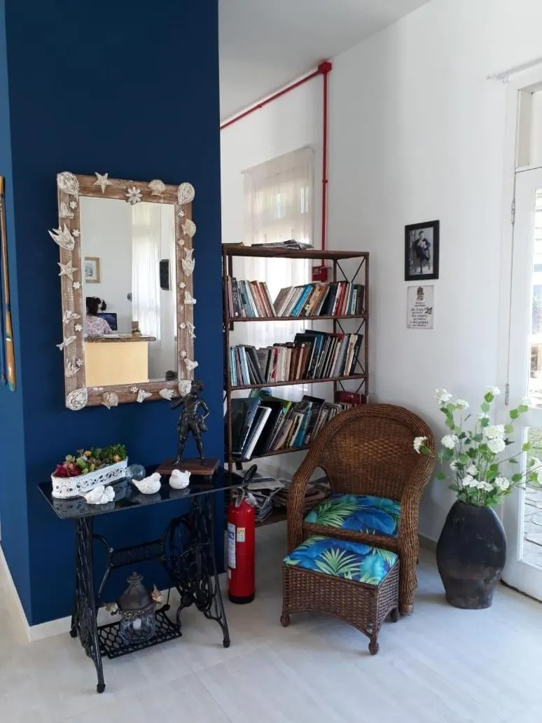 Library in Hotel Porto de Paz - Shantiniketan