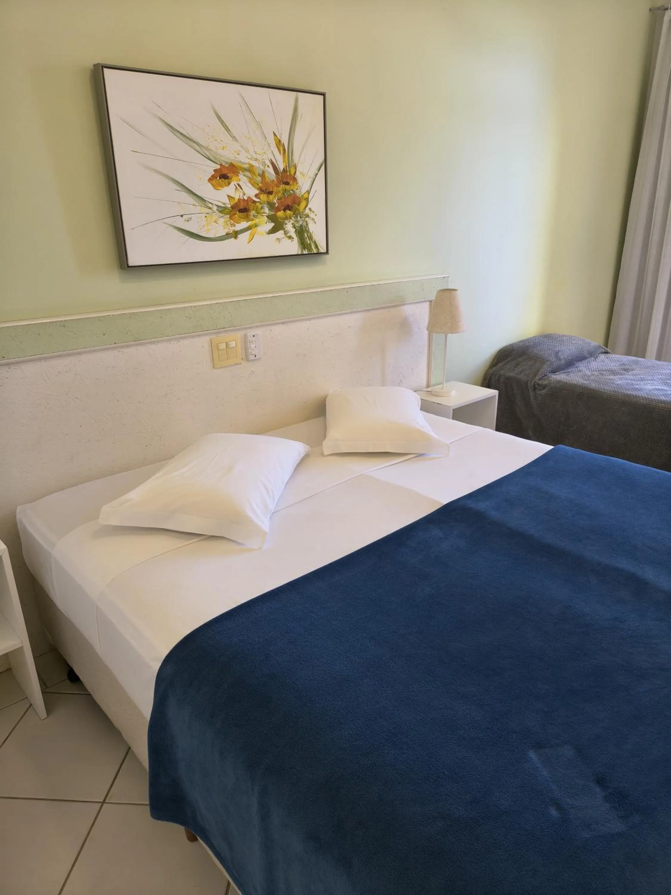 Bedroom, Bed in Hotel Porto de Paz - Shantiniketan