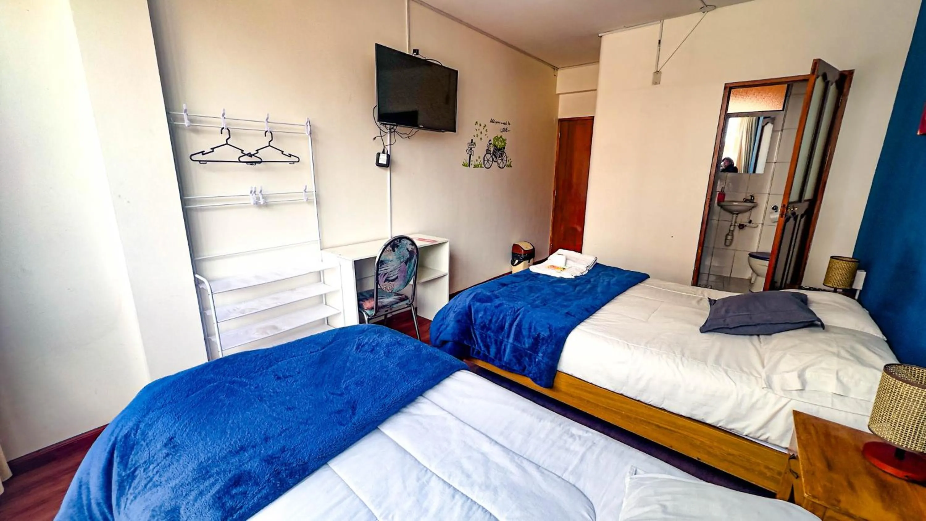 Public Bath, Bed in Lobo Hostel La Paz