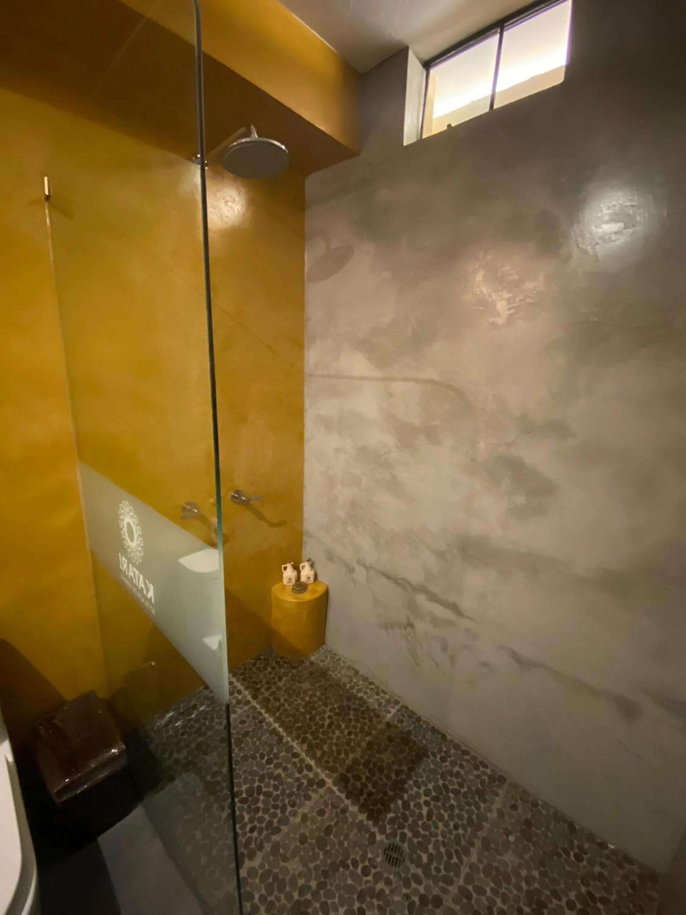 Shower in Katari Hotel at Plaza de Armas