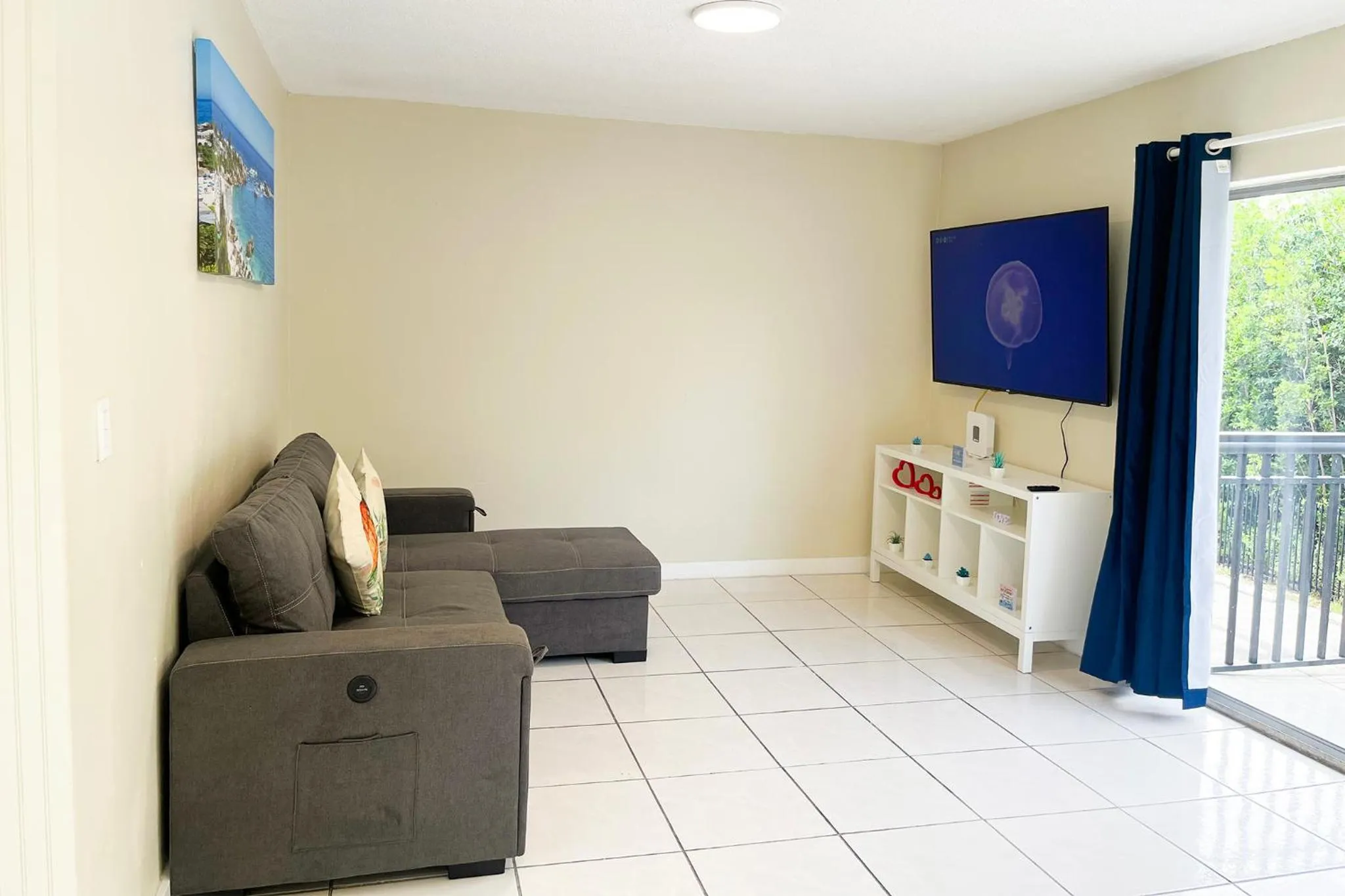 Sunny Isles Apartments by MiaRentals