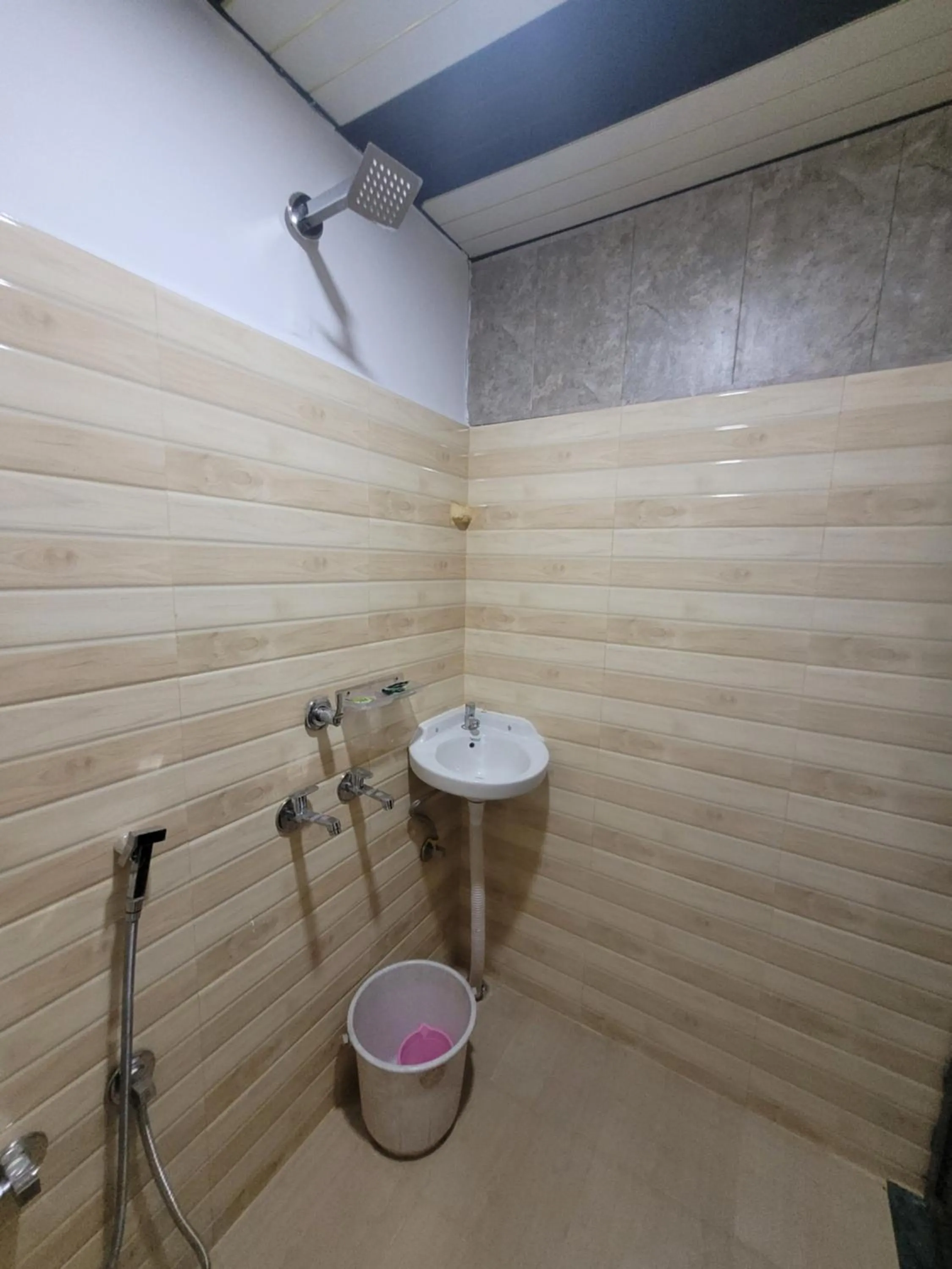 Shower in Pushpa Vatika