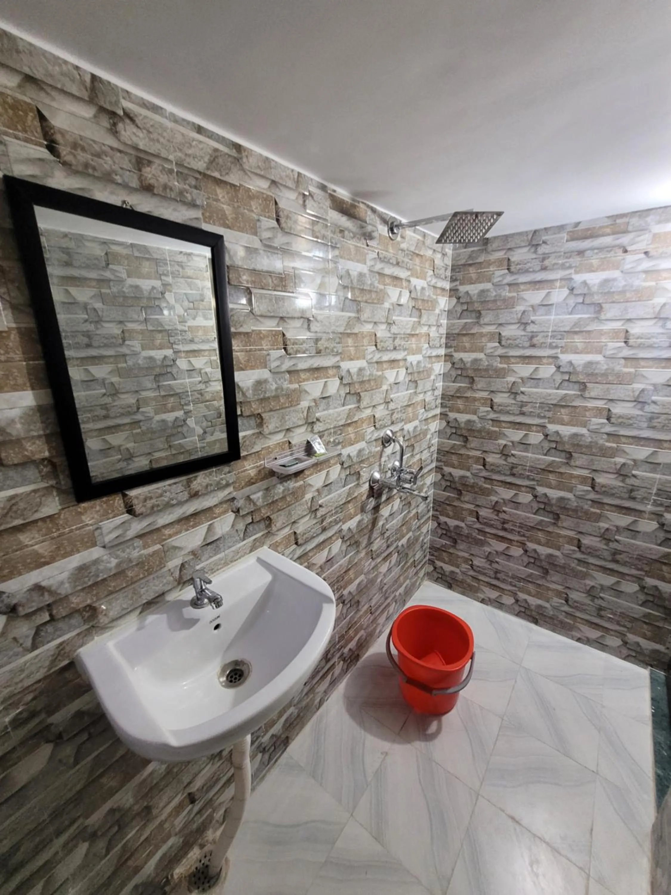 Shower in Pushpa Vatika