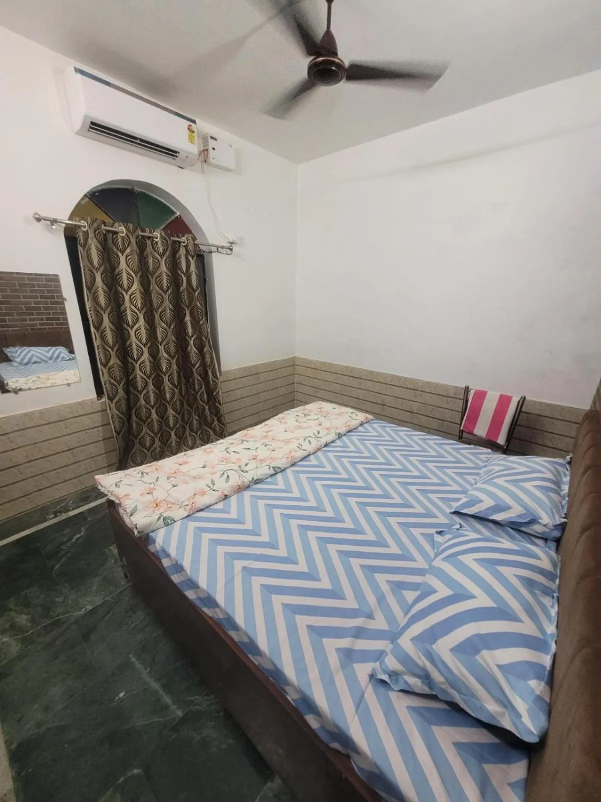 Bedroom, Bed in Pushpa Vatika