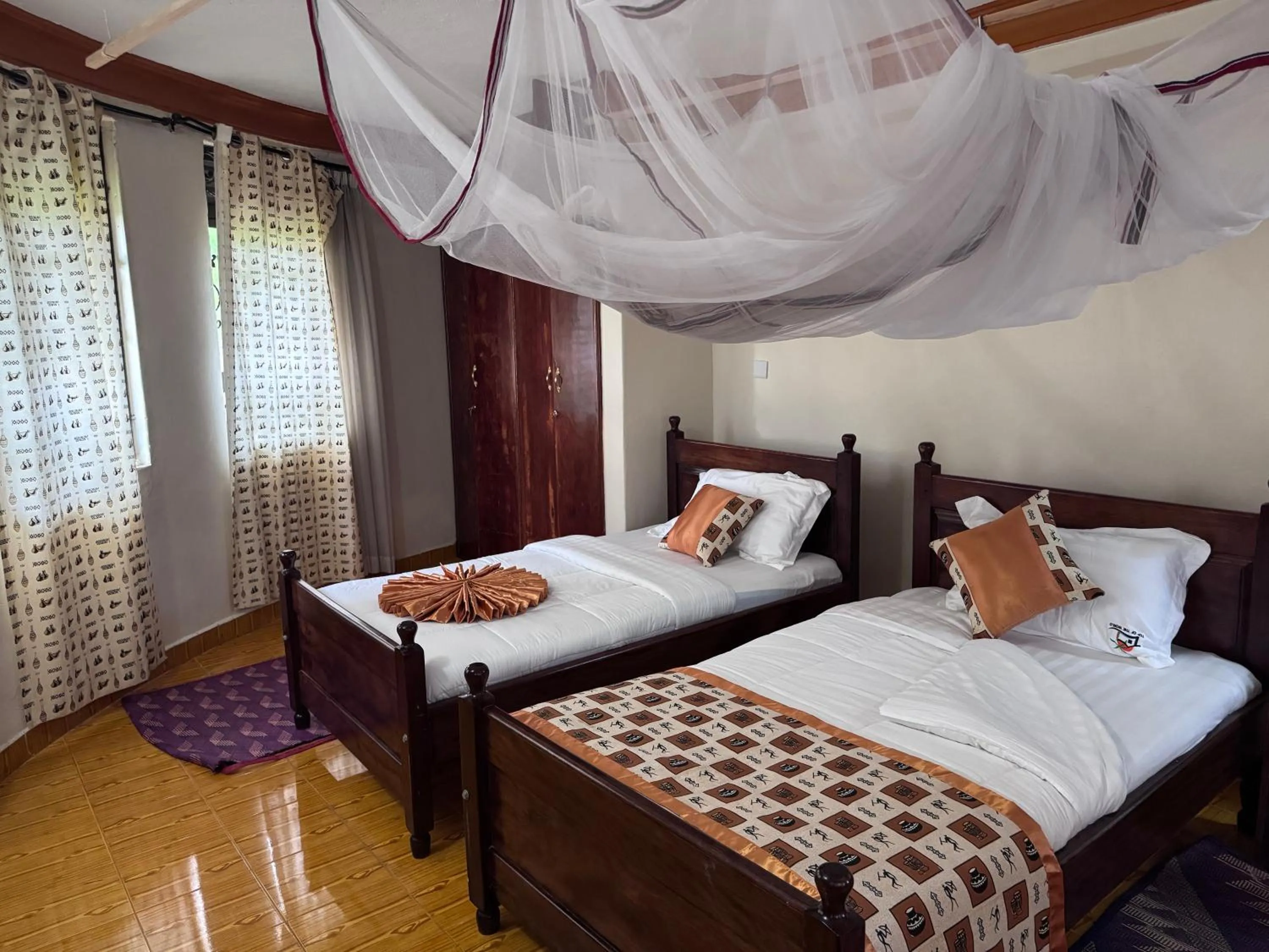 Bedroom, Bed in Top of the World Lodges Fort Portal
