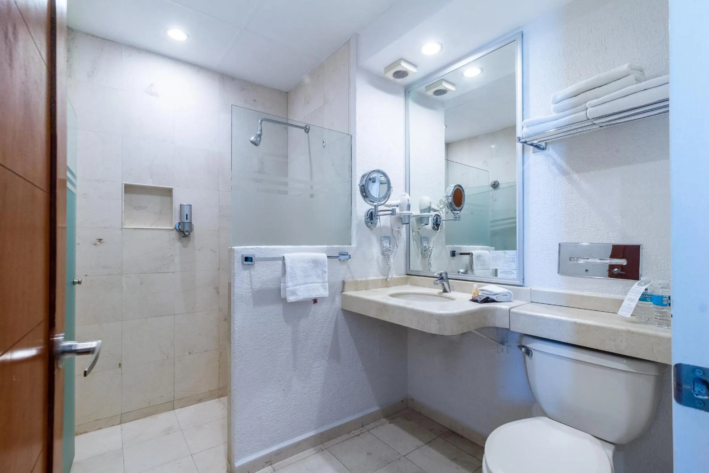 Bathroom in Mesón Ejecutivo Guadalajara Minerva - Av México