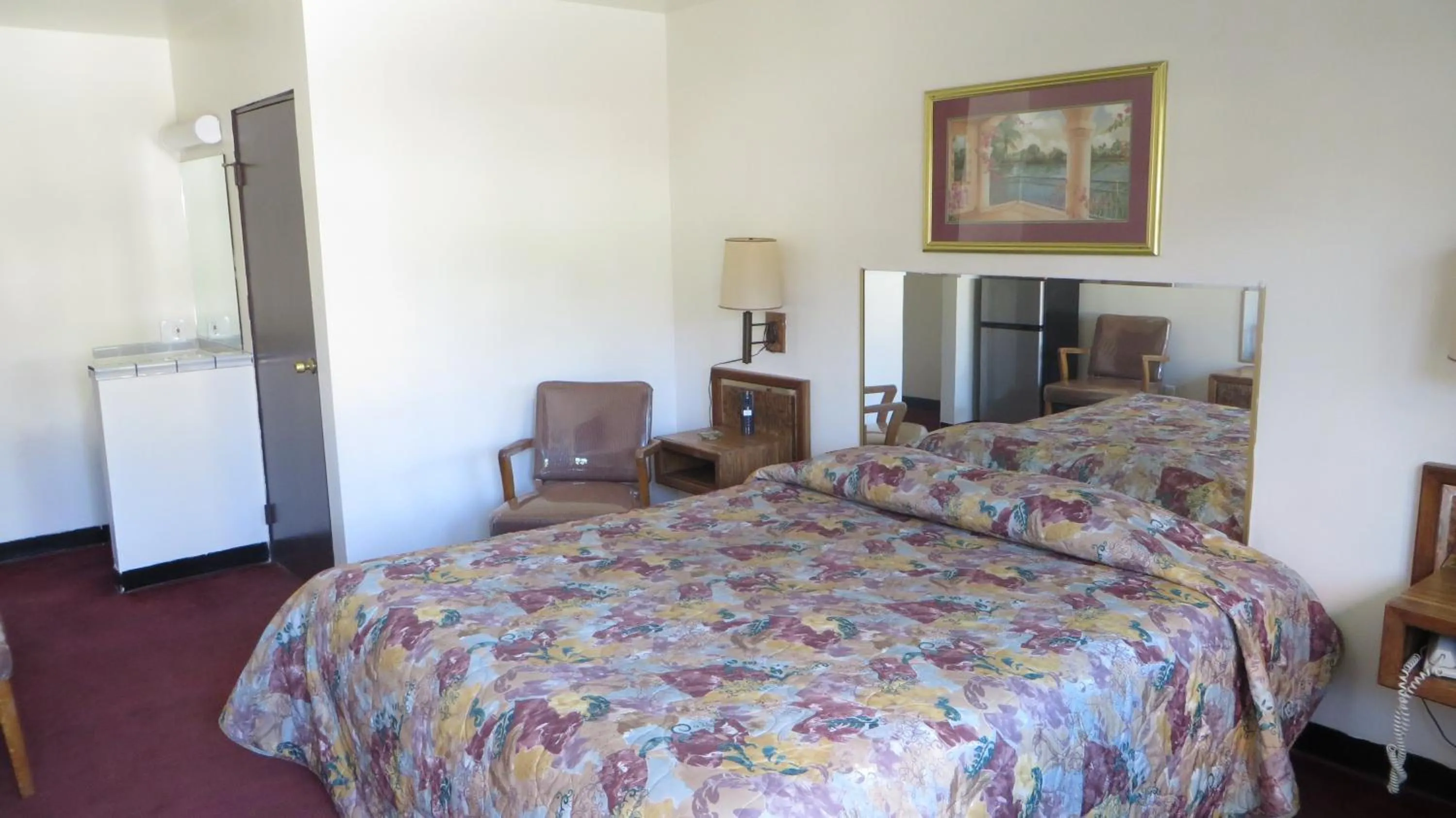 Bed in Eagle Rock Motel