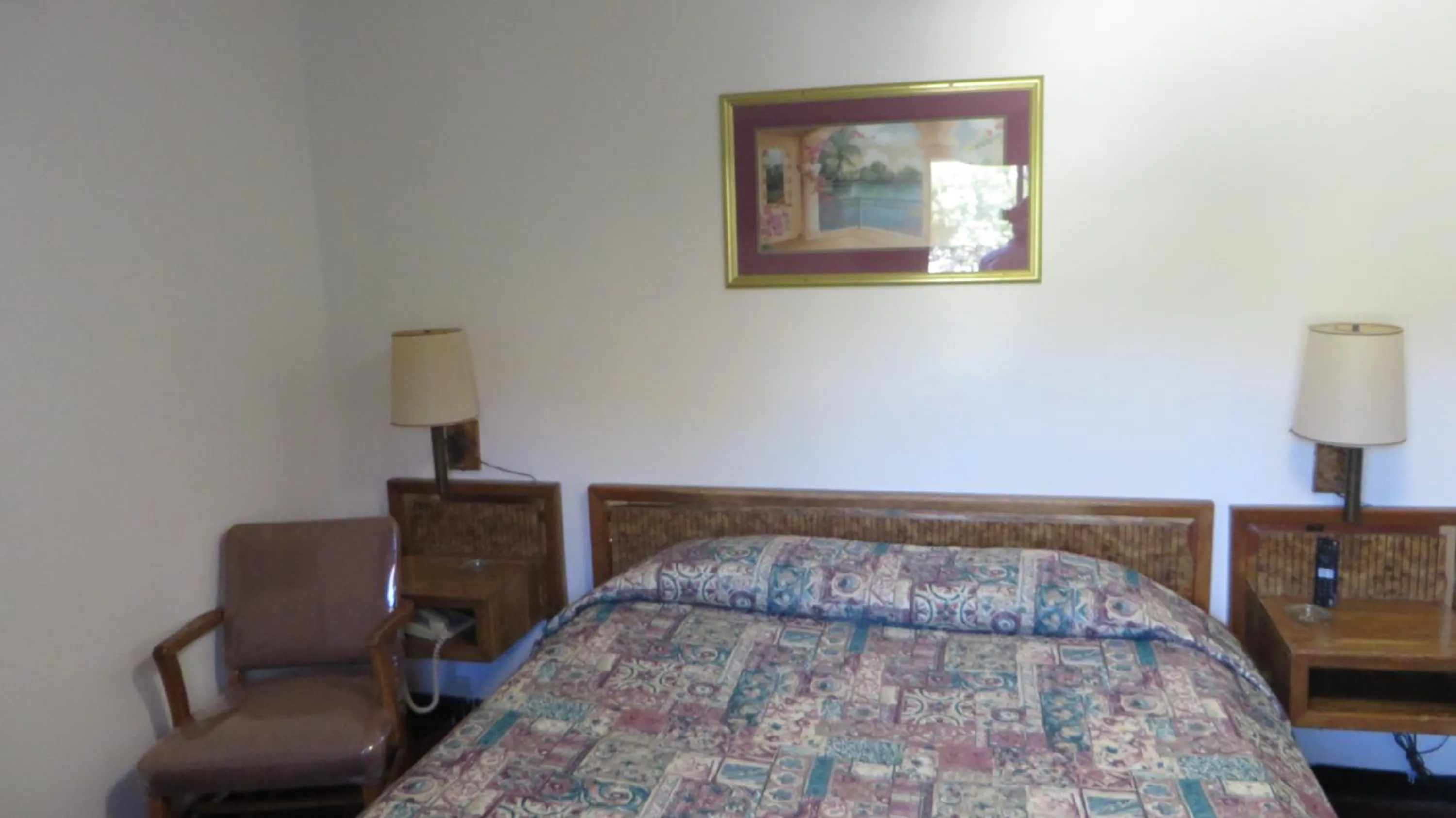 Bed in Eagle Rock Motel