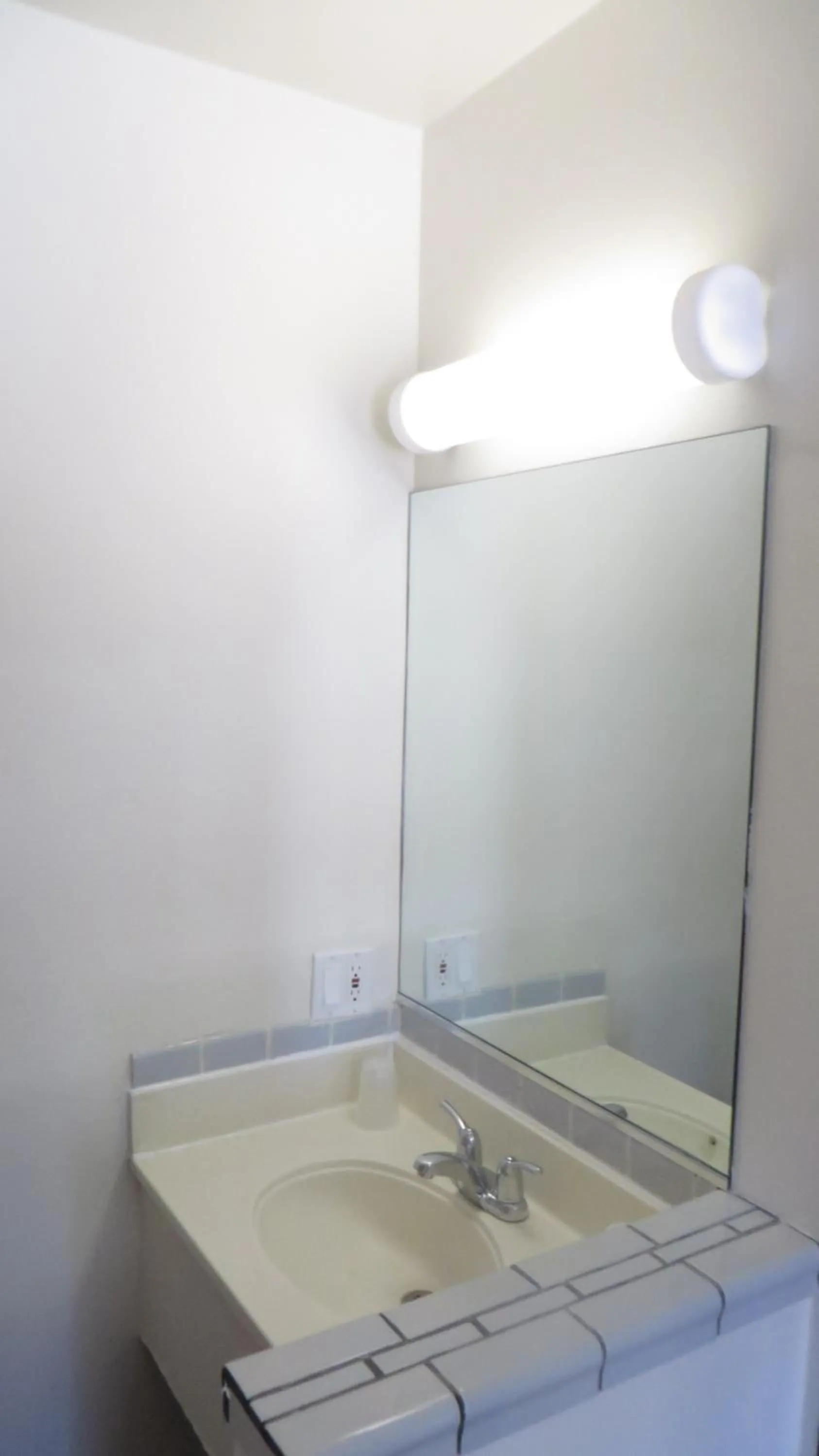 Bathroom in Eagle Rock Motel