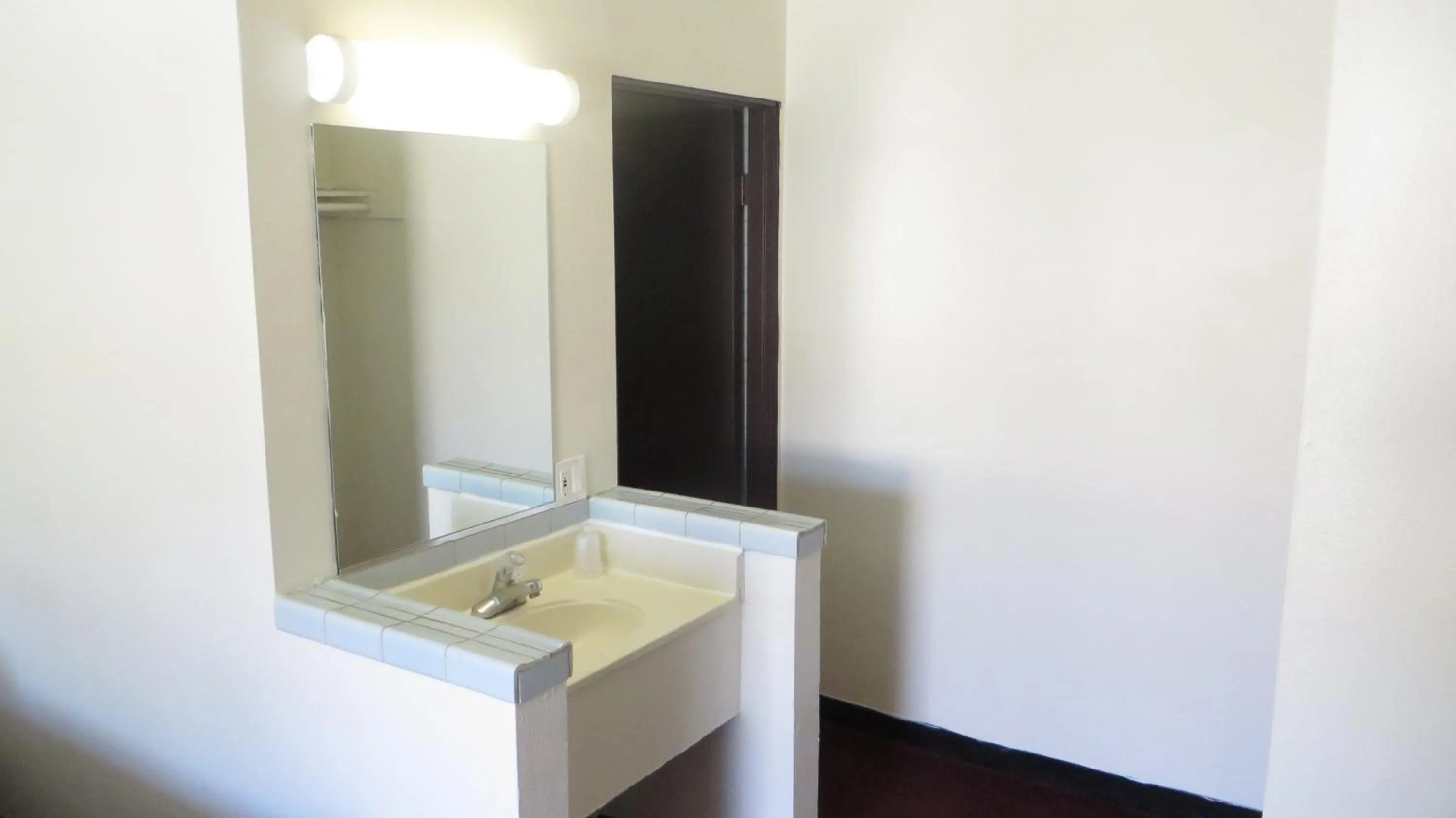 Bathroom in Eagle Rock Motel