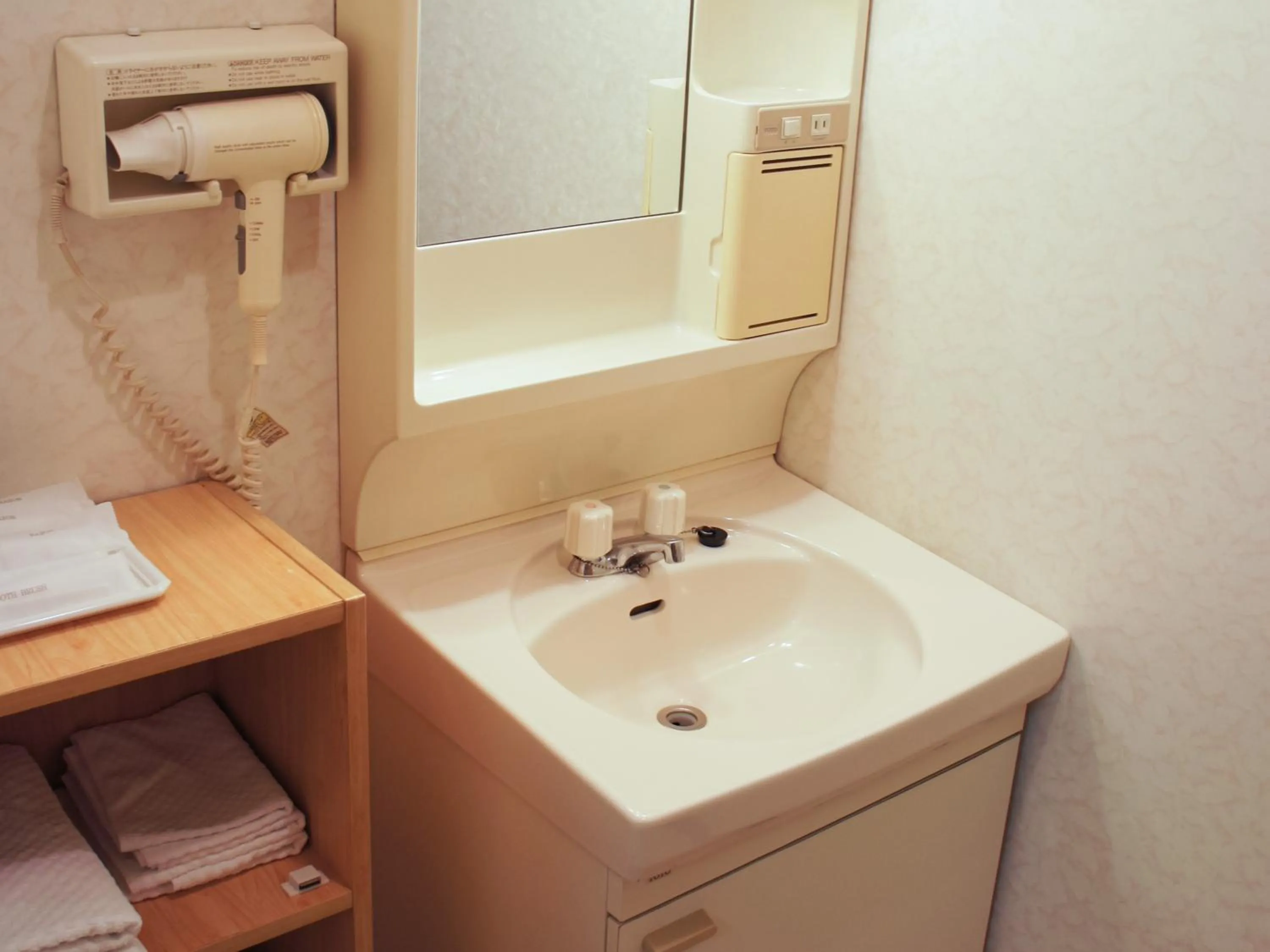 Photo of the whole room in Hotel Abest Kochi