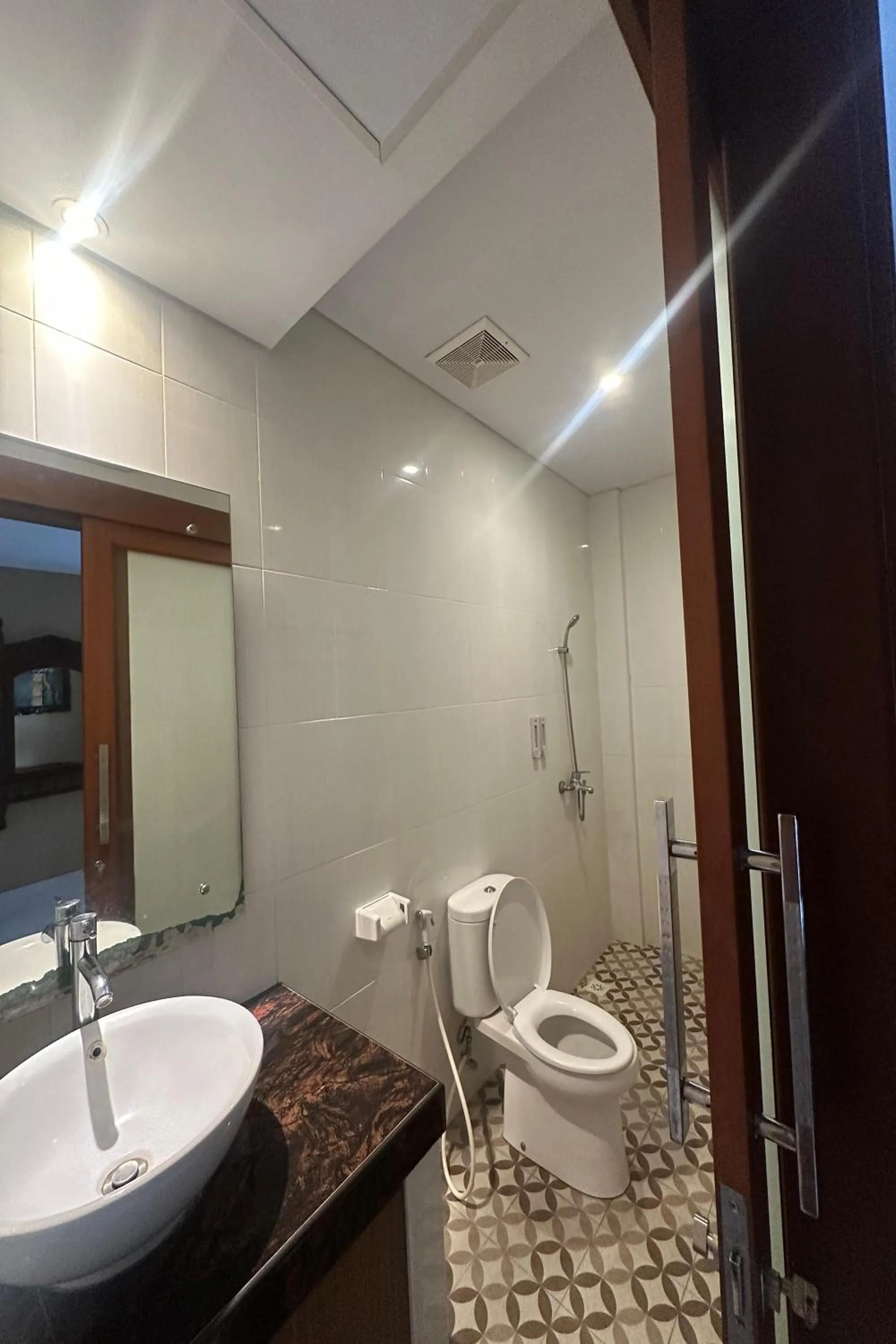 Shower in Gora Beach Inn