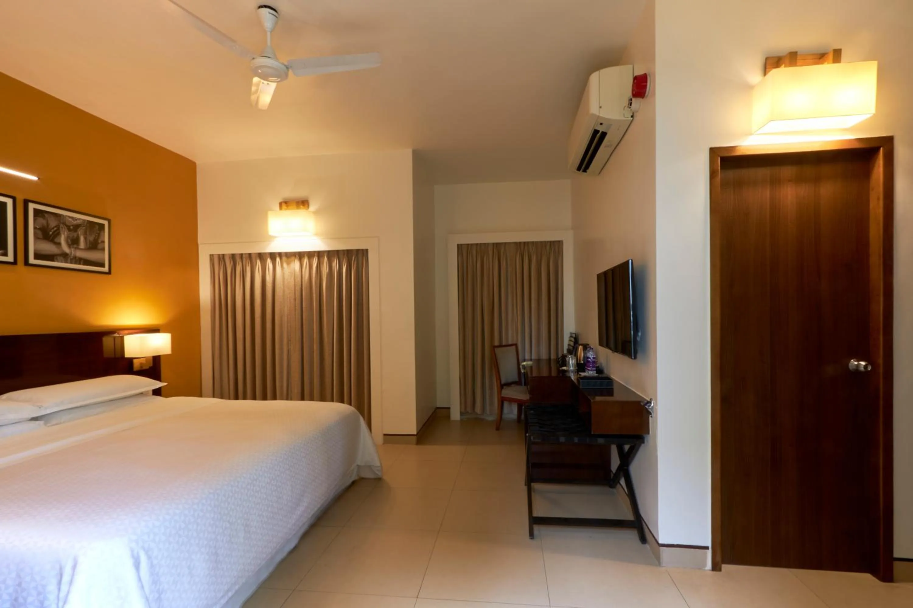Bedroom, Bed in Four Points by Sheraton Mahabalipuram Resort & Convention Center