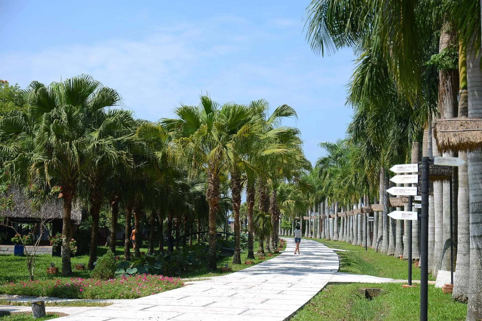 Garden in Les Hameaux de l'Orient